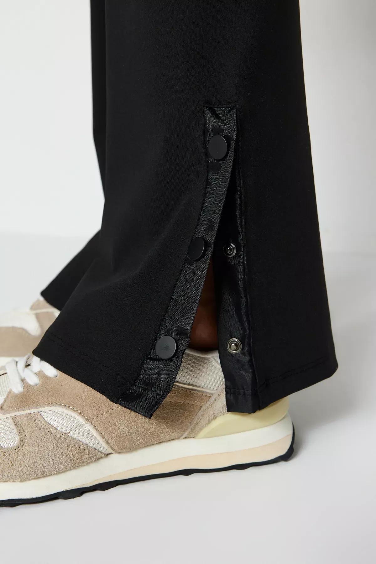 Black Snap-Detail Sports Leggings, BLACK, medium