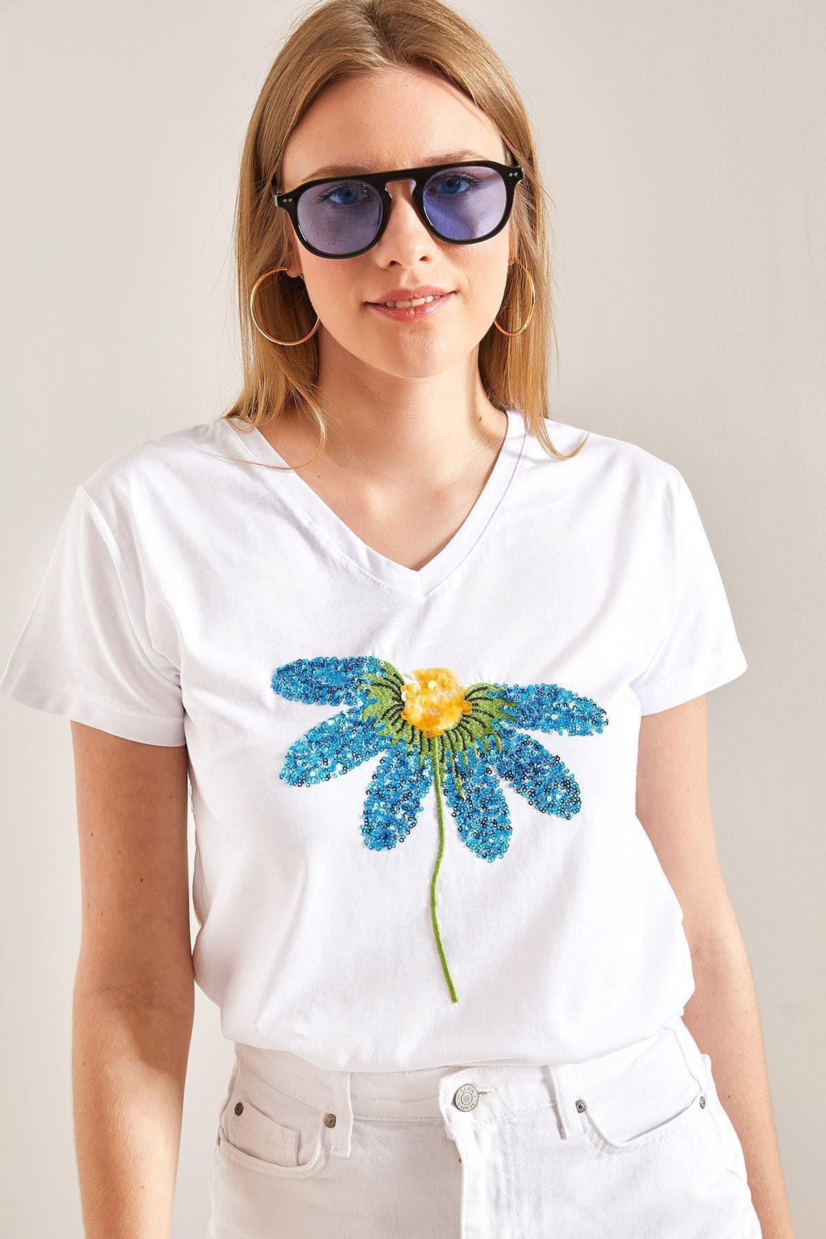 White Daisy Embroidered Tshirt, White, medium