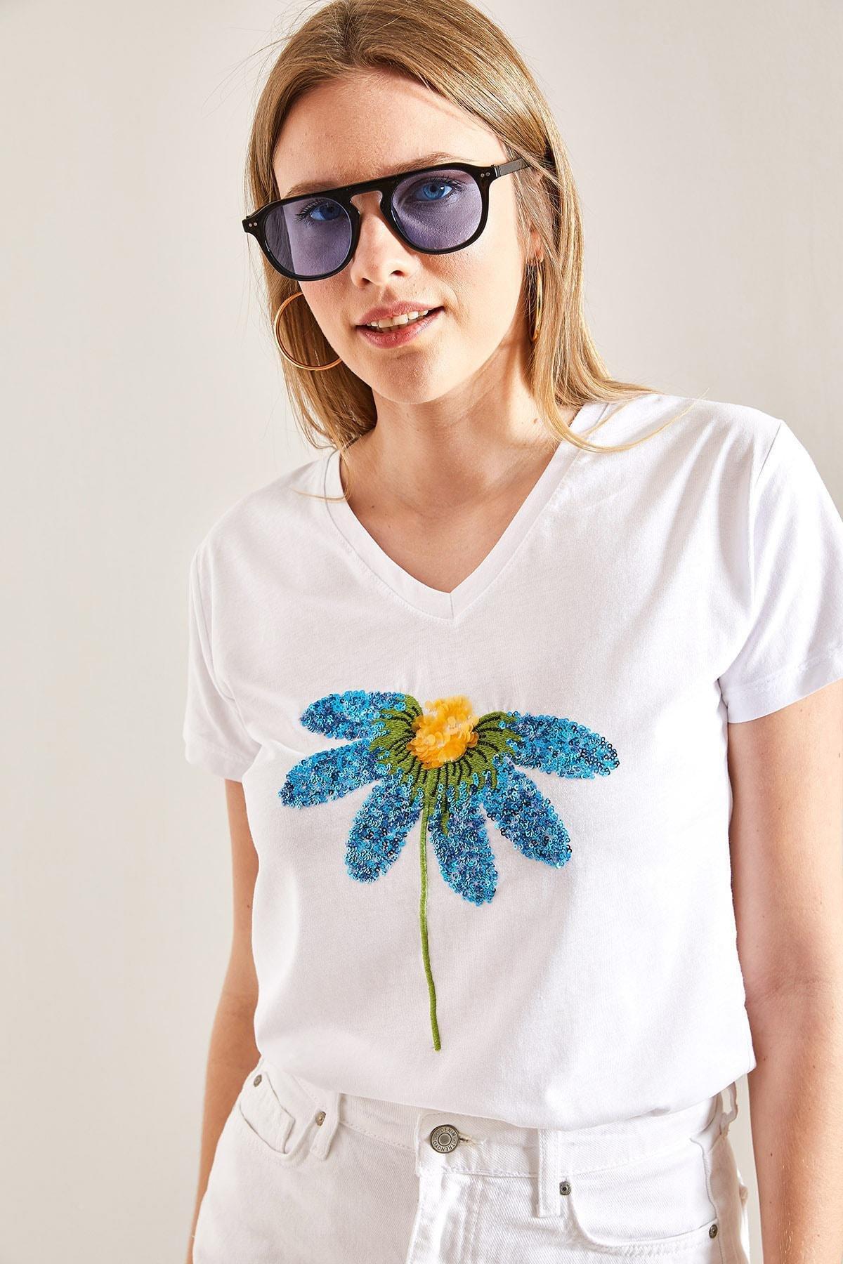 White Daisy Embroidered Tshirt, , large image number 1