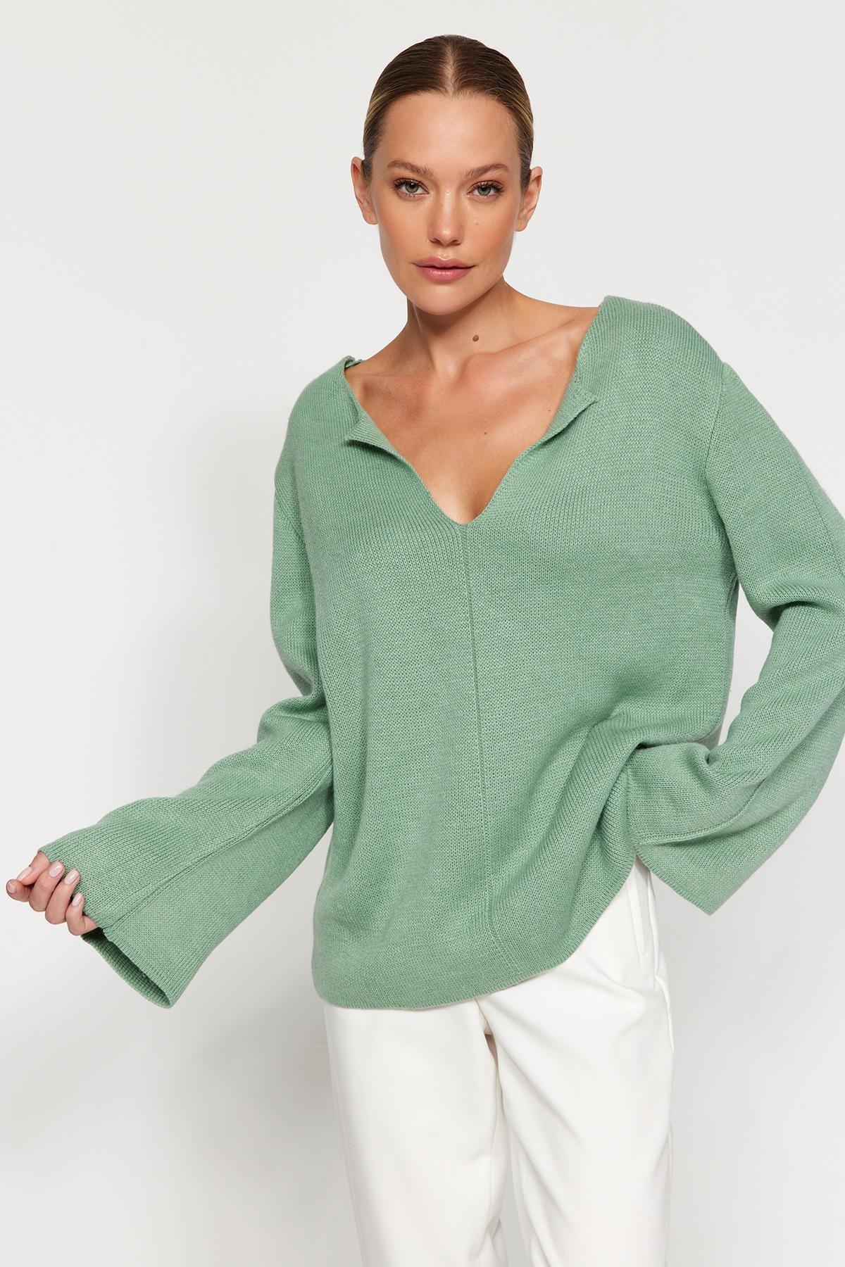 Trendyol - Green V-Neck Knitwear Sweater