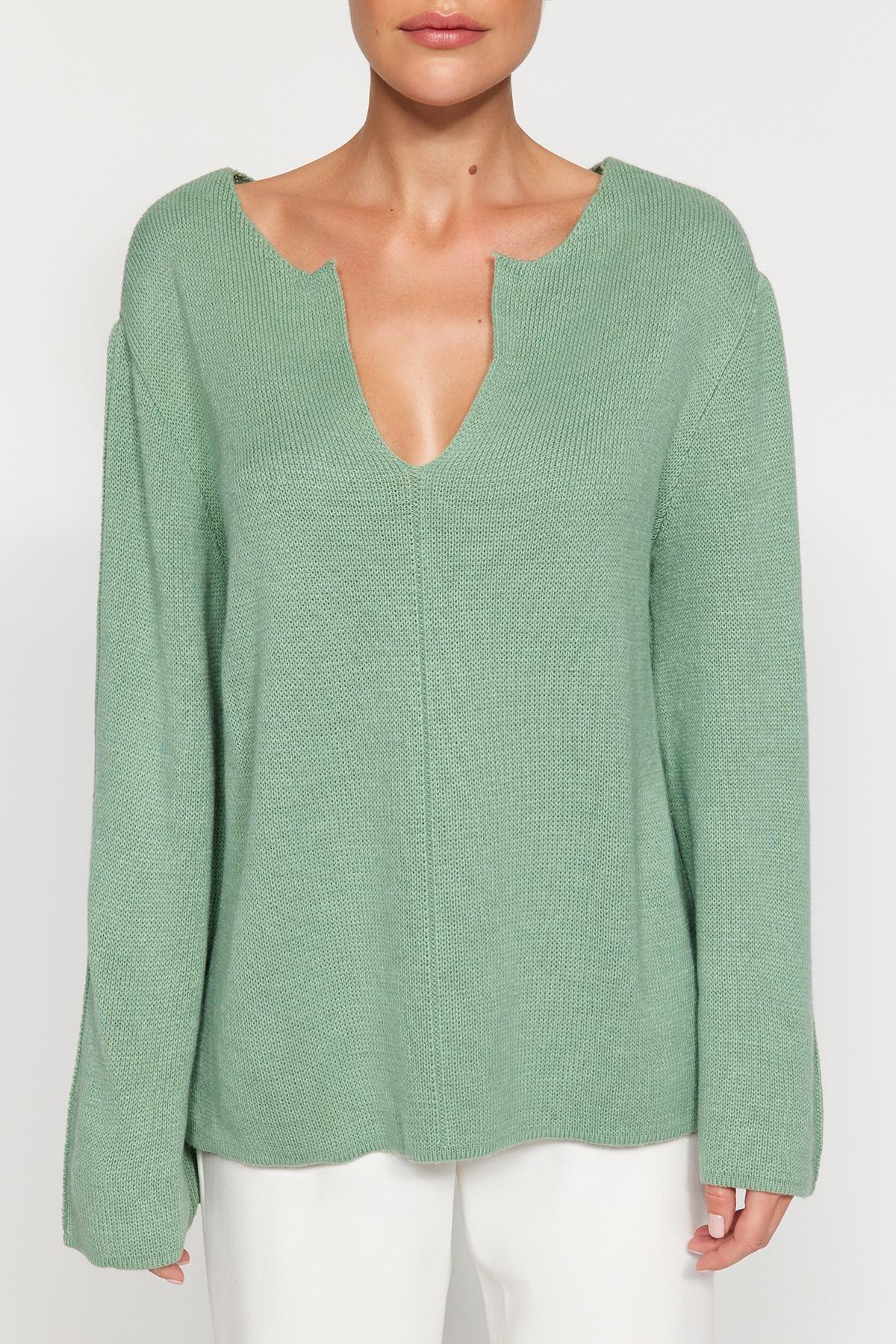 Trendyol - Green V-Neck Knitwear Sweater