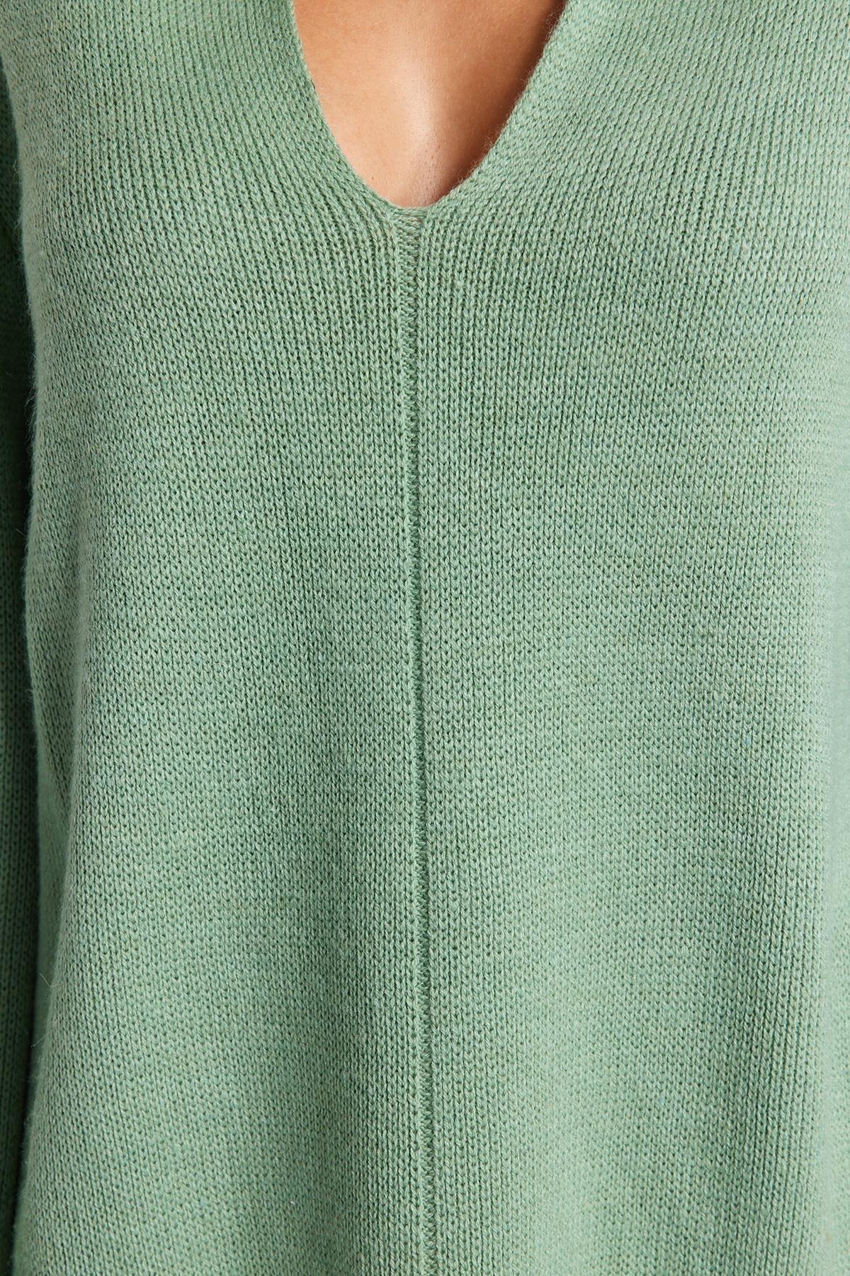 Trendyol - Green V-Neck Knitwear Sweater