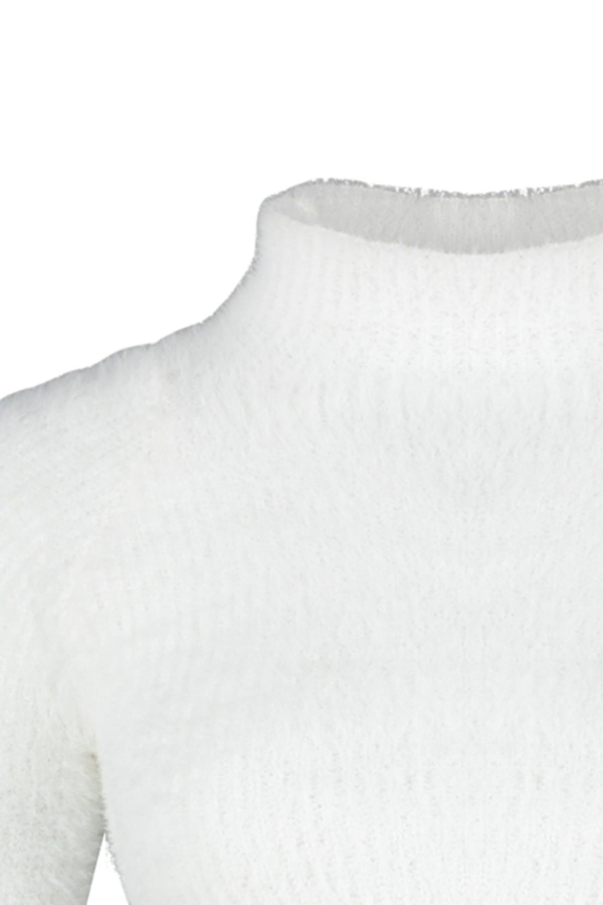 Trendyol - White Cropped Asymmetrical Knitted Sweater