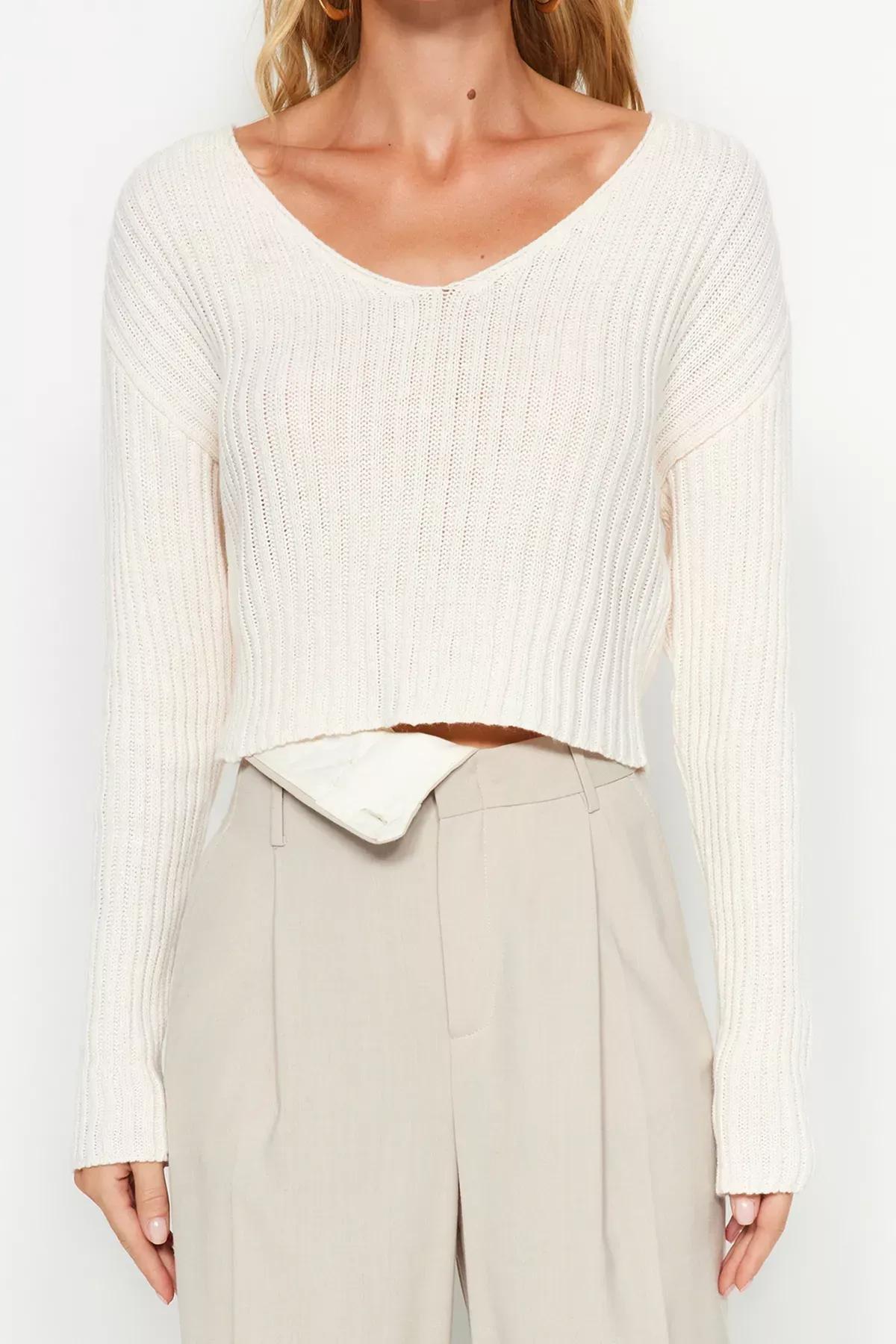 Trendyol - Ecru V-Neck Cropped Knitted Sweater