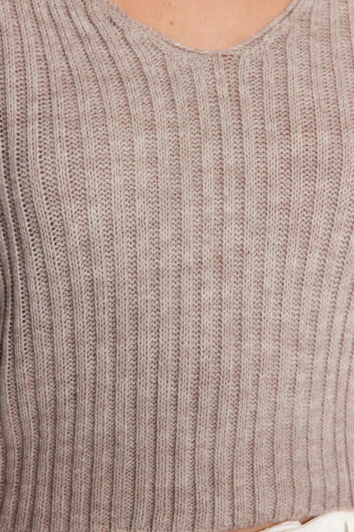 Beige V-Neck Cropped Knitted Sweater, Mink, large image number 3