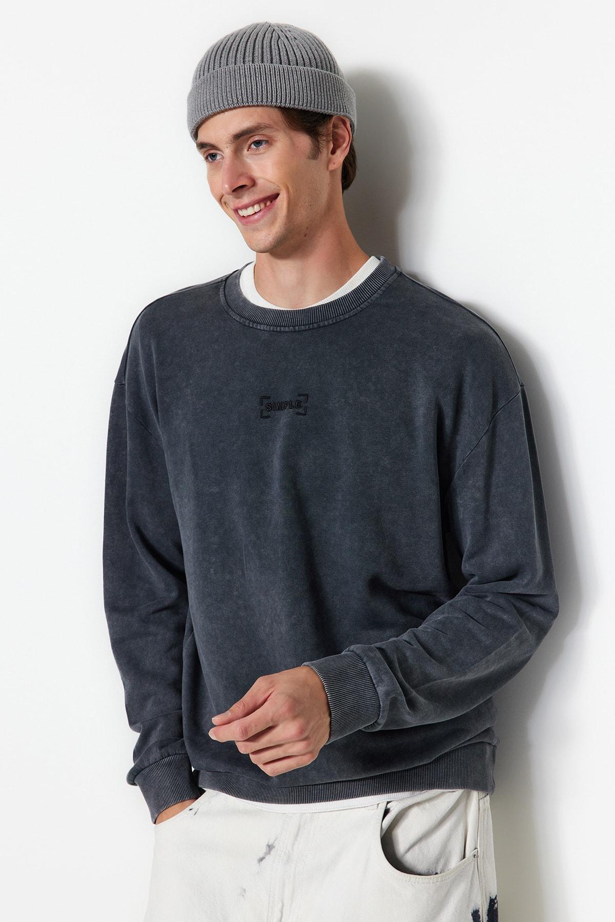 Trendyol - Grey Relaxed Embroidered Sweatshirt
