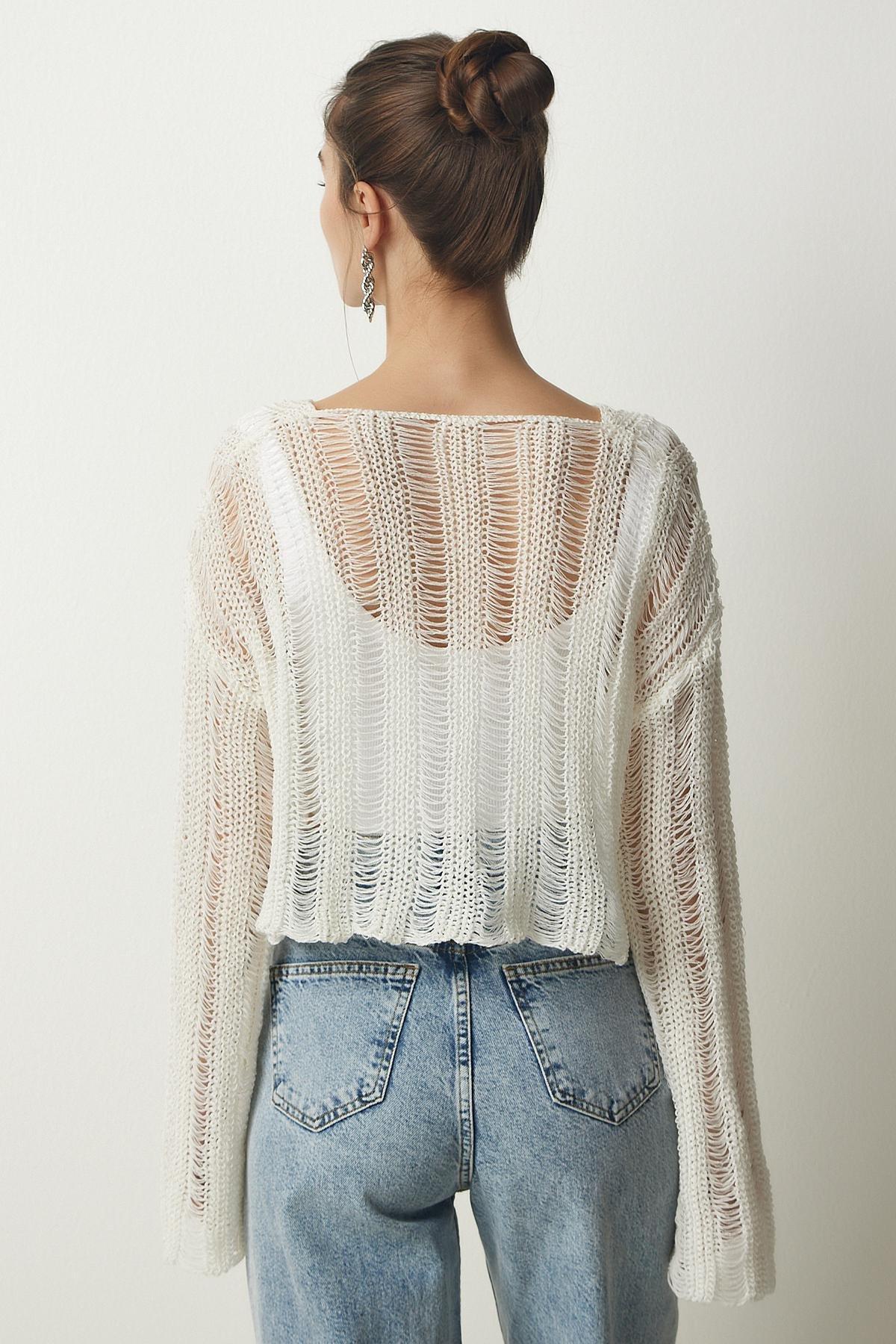 Happiness Istanbul - White V-Neck Ripped Crop Knitted Sweater <br>