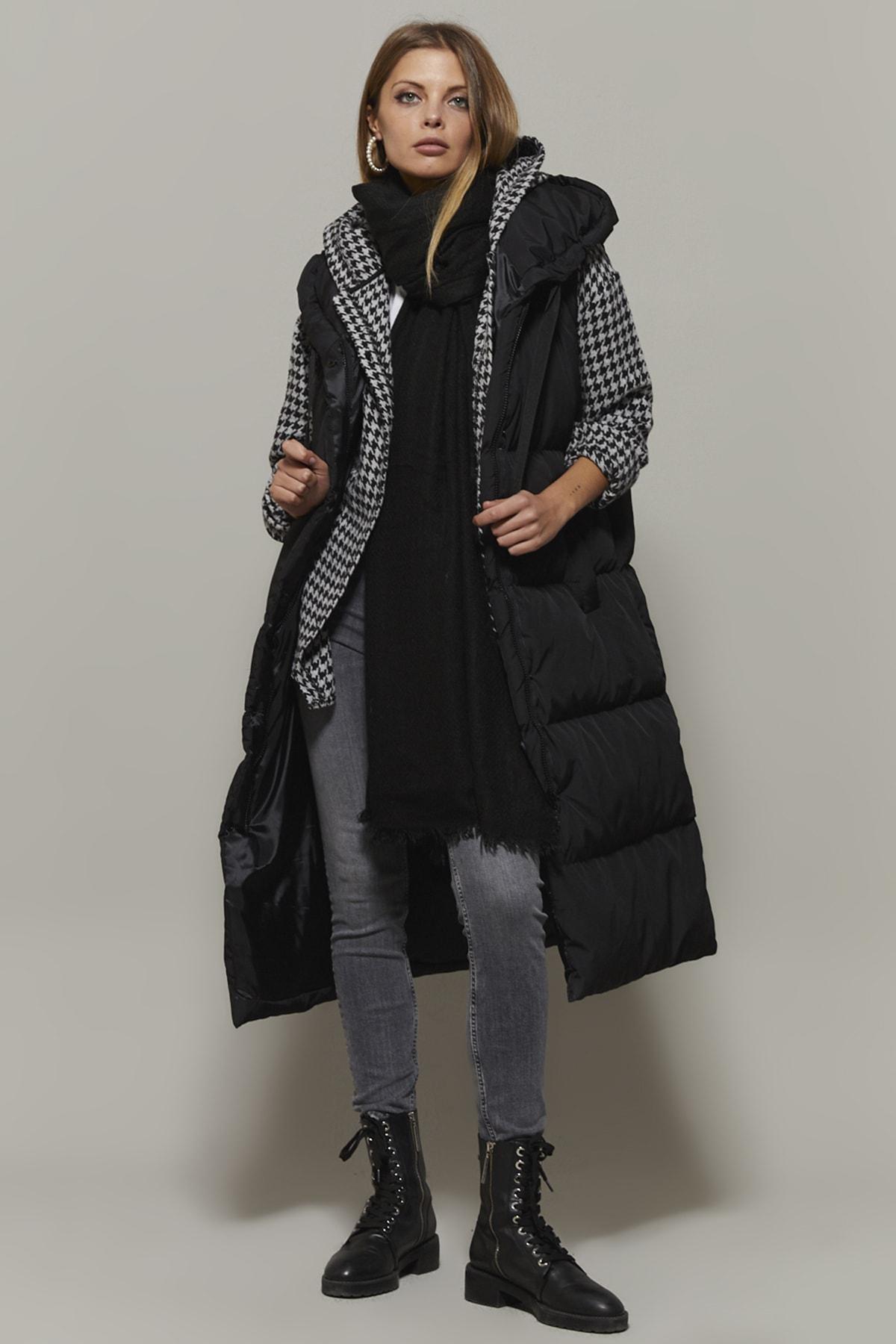 Black Puffer Vest, BLACK, large image number 0