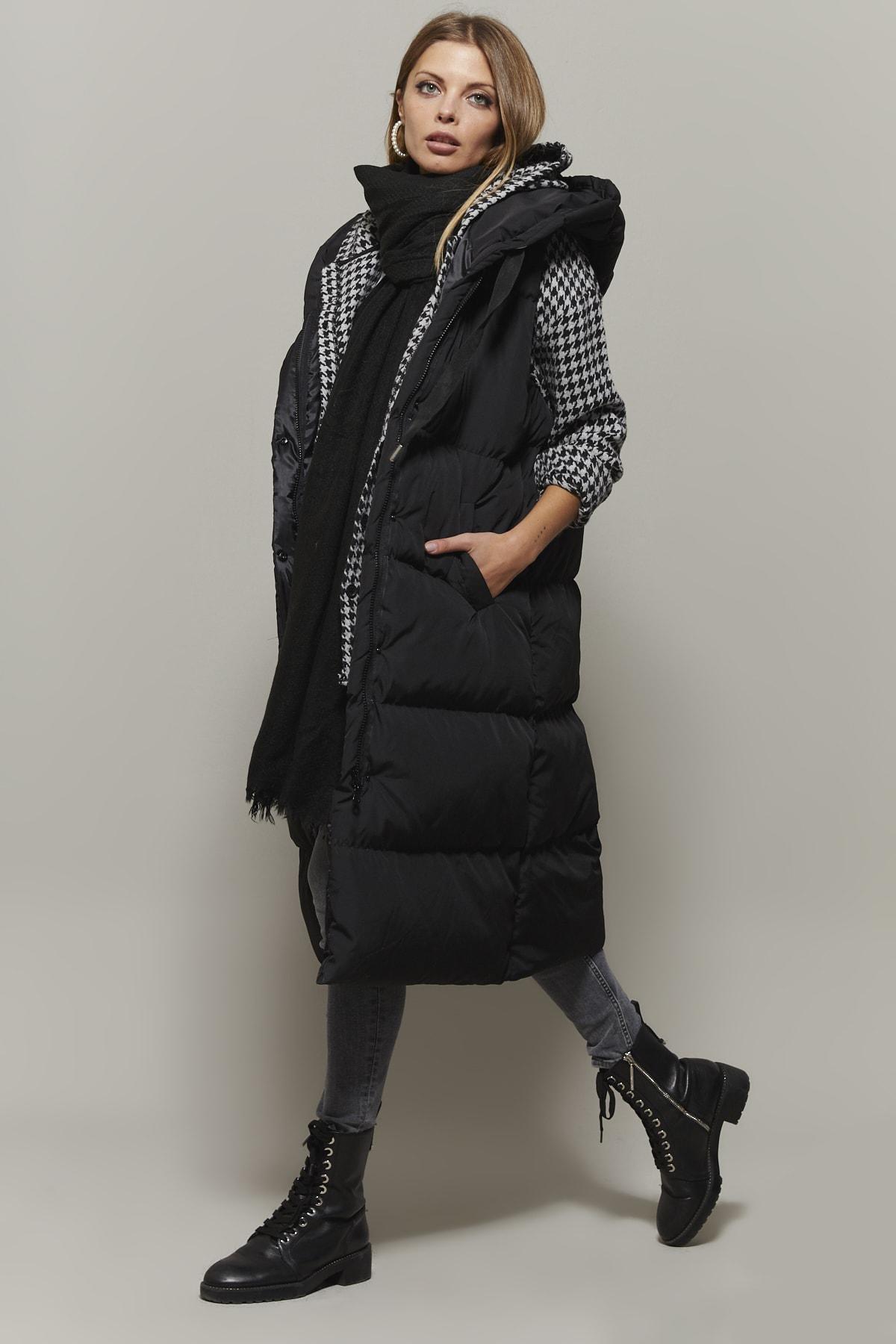 Cool & Sexy - Black Puffer Vest