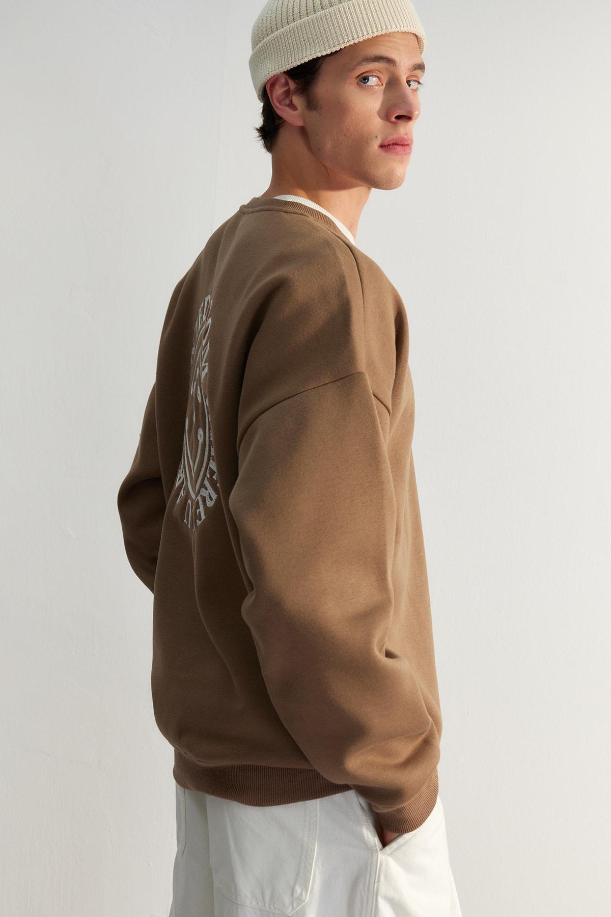 Brown Oversized Floral Embroidered Sweatshirt, , large image number 3