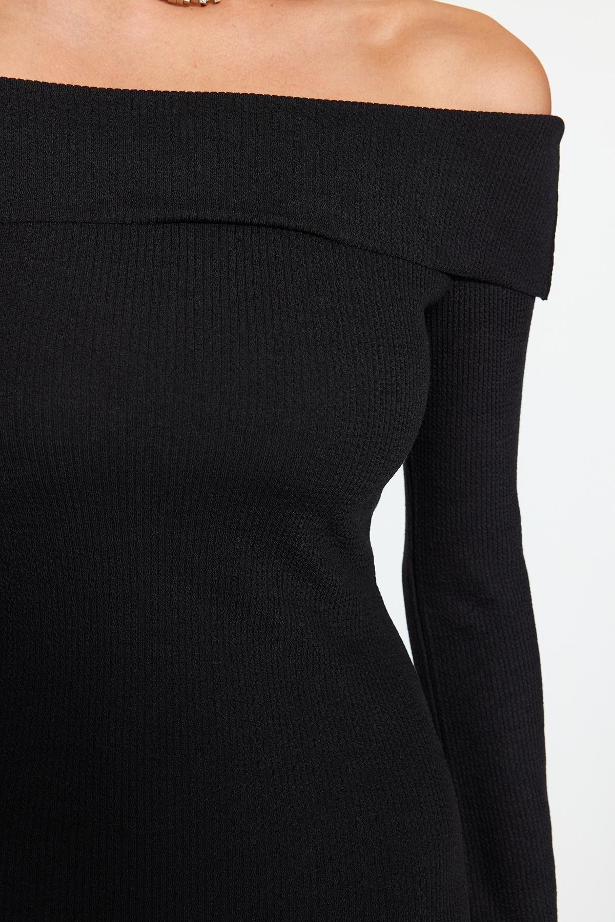 Black Corsair Soft-Texture Stretch Midi Dress, , large image number 4