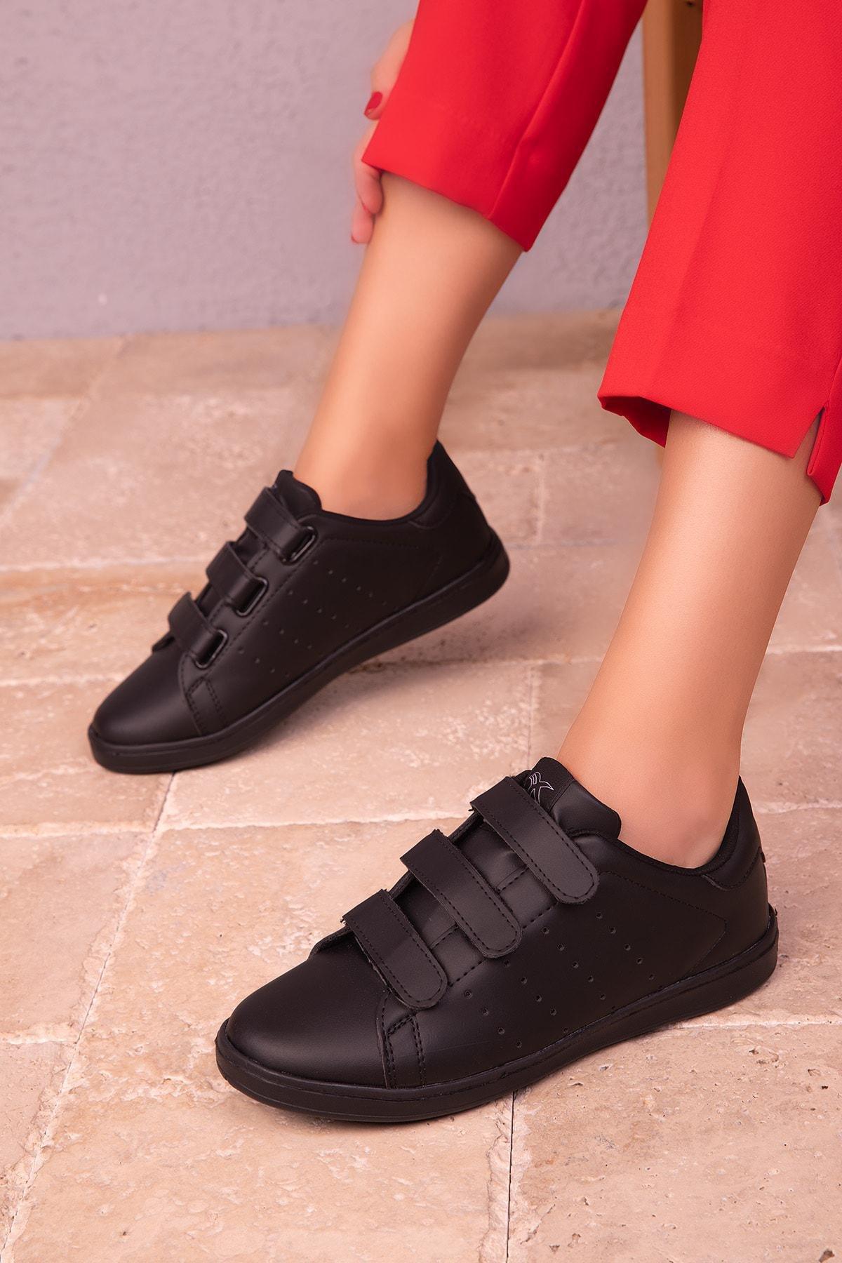 SOHO - Black Strappy Sneakers