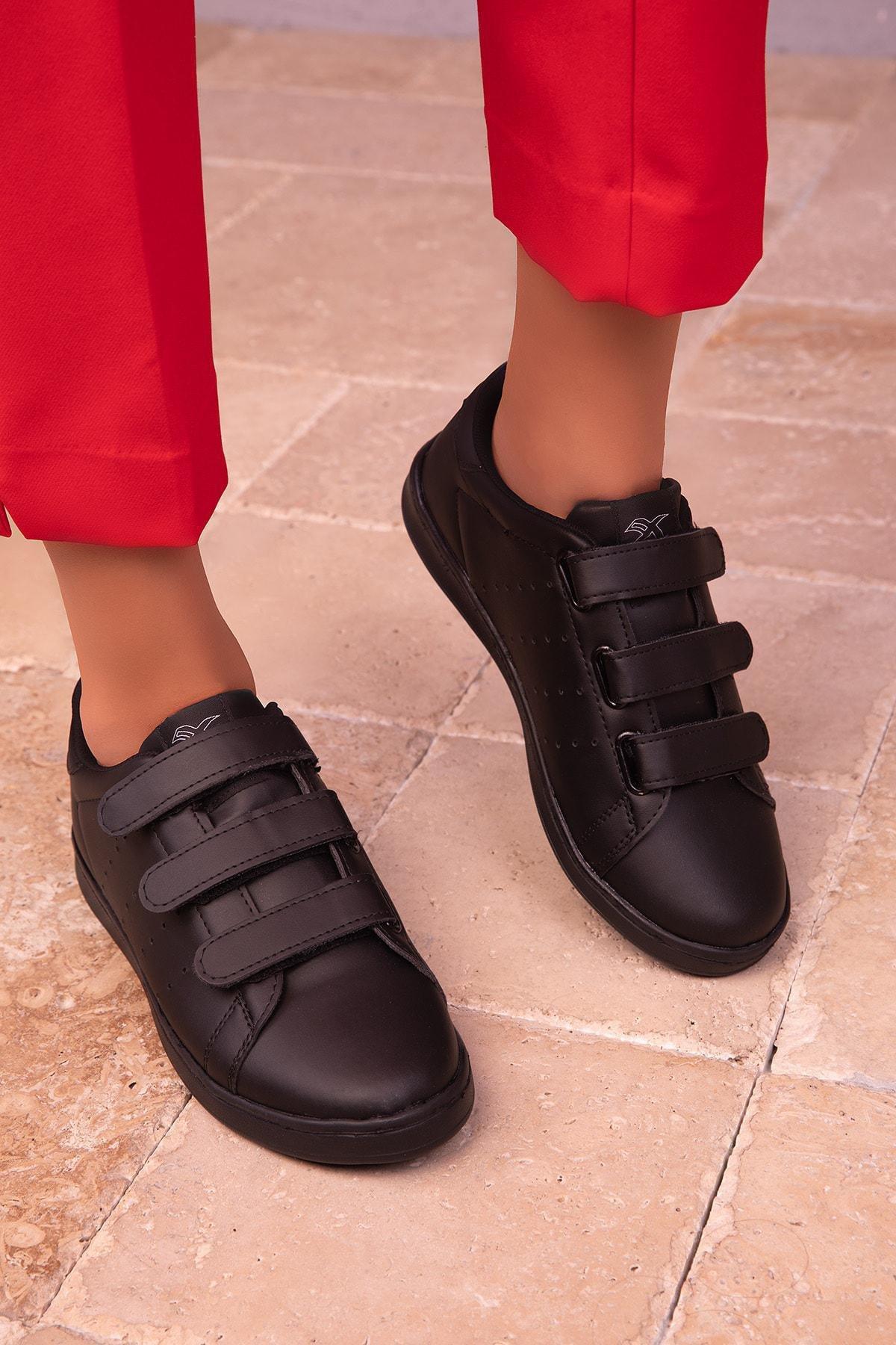 SOHO - Black Strappy Sneakers