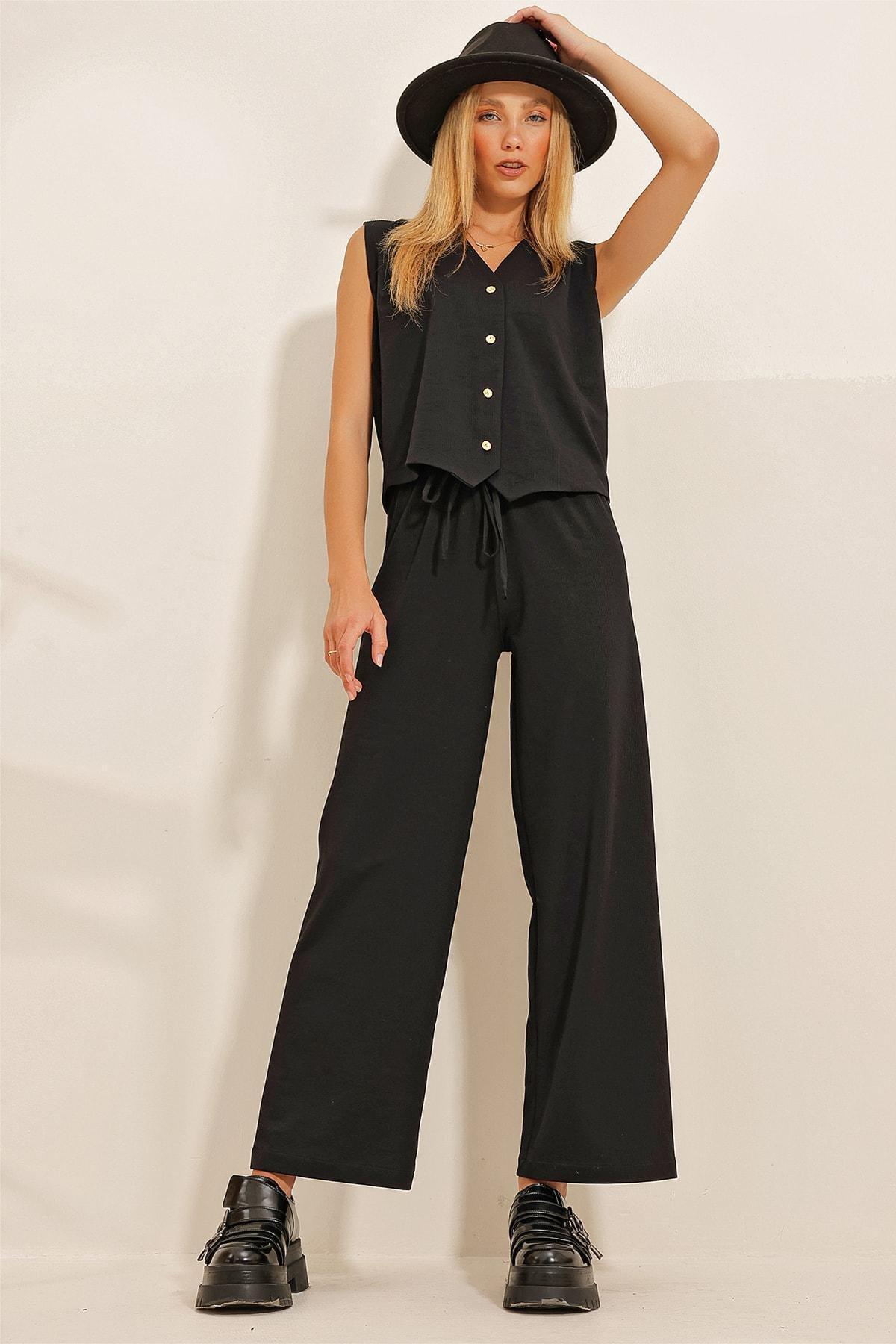 Black V-Neck Gold Button Detailed Pants Suit, , large image number 3