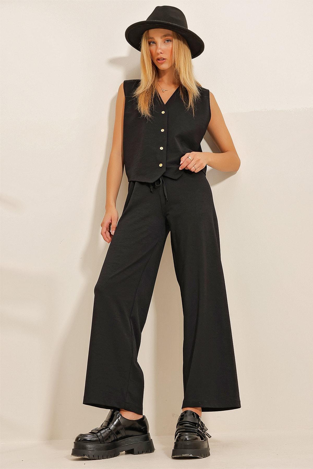 Black V-Neck Gold Button Detailed Pants Suit, , large image number 4