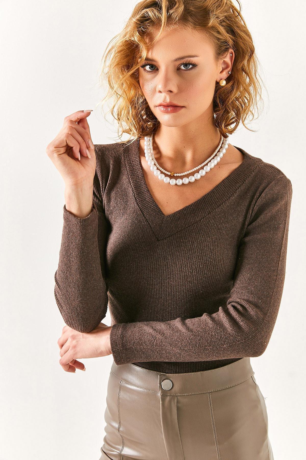 Brown Thick Banded V-Neck Raised Blouse, Bitter Brown, large image number 3
