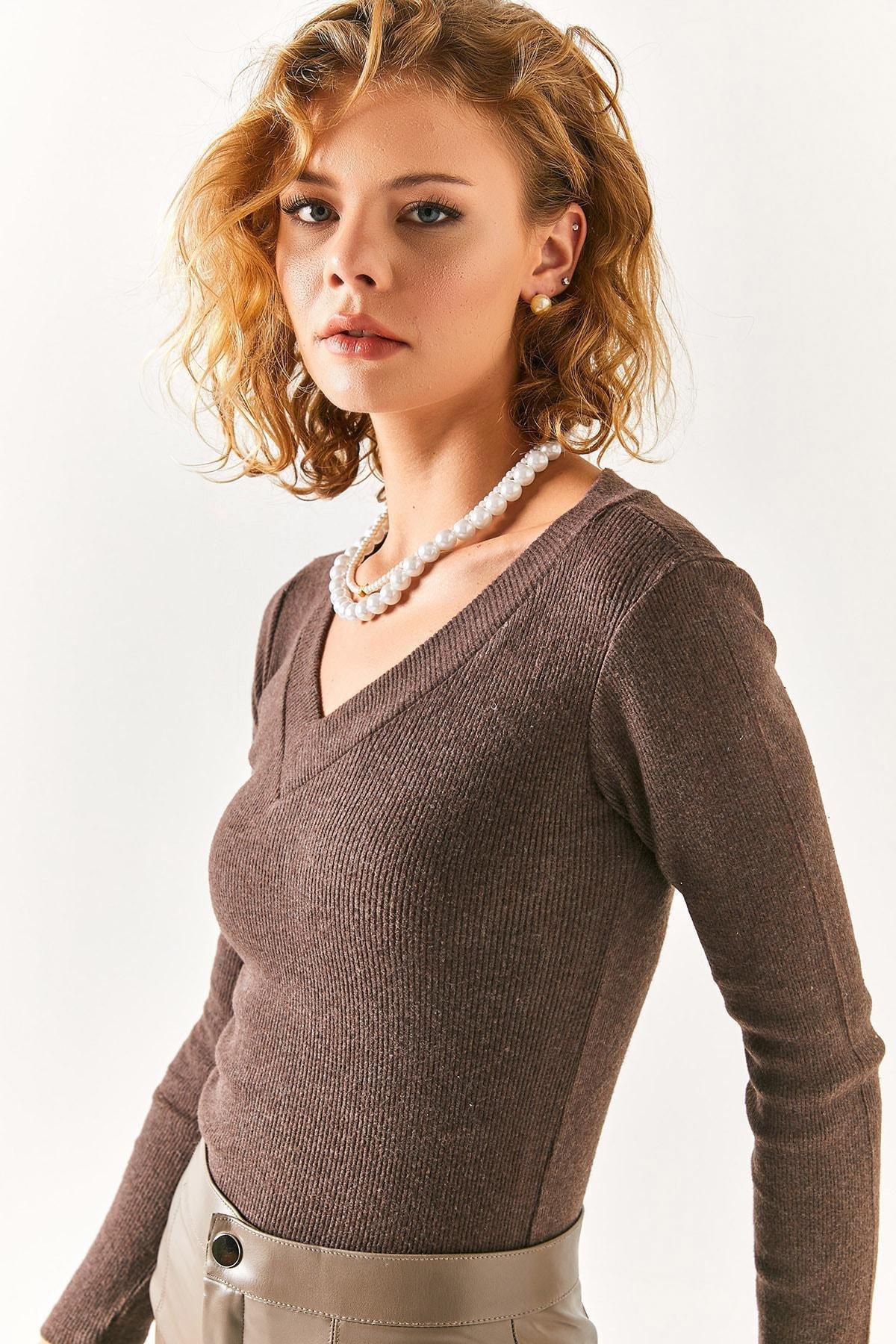 Brown Thick Banded V-Neck Raised Blouse, Bitter Brown, large image number 4