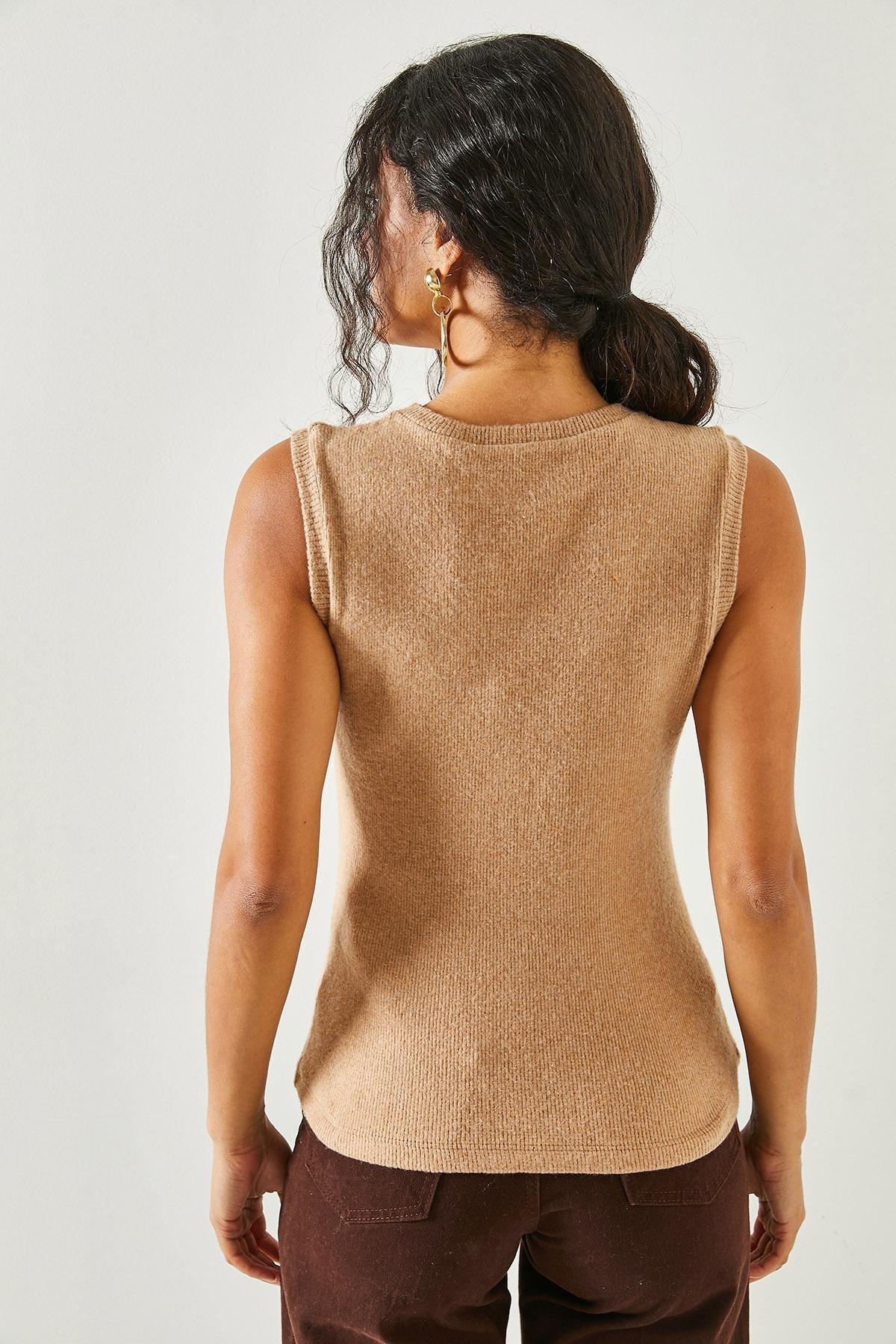 Multicolour Crew Neck Blouse, Set Of 2, Stone Camel, large image number 5
