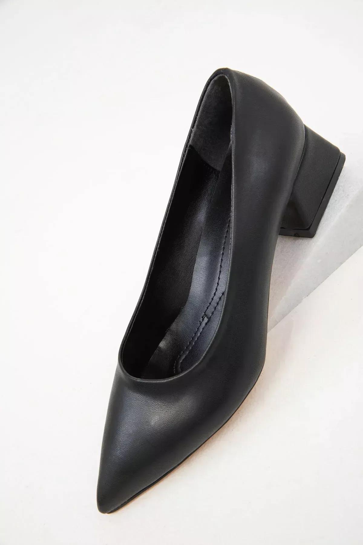 Black Classic Heeled Shoes, , large image number 3