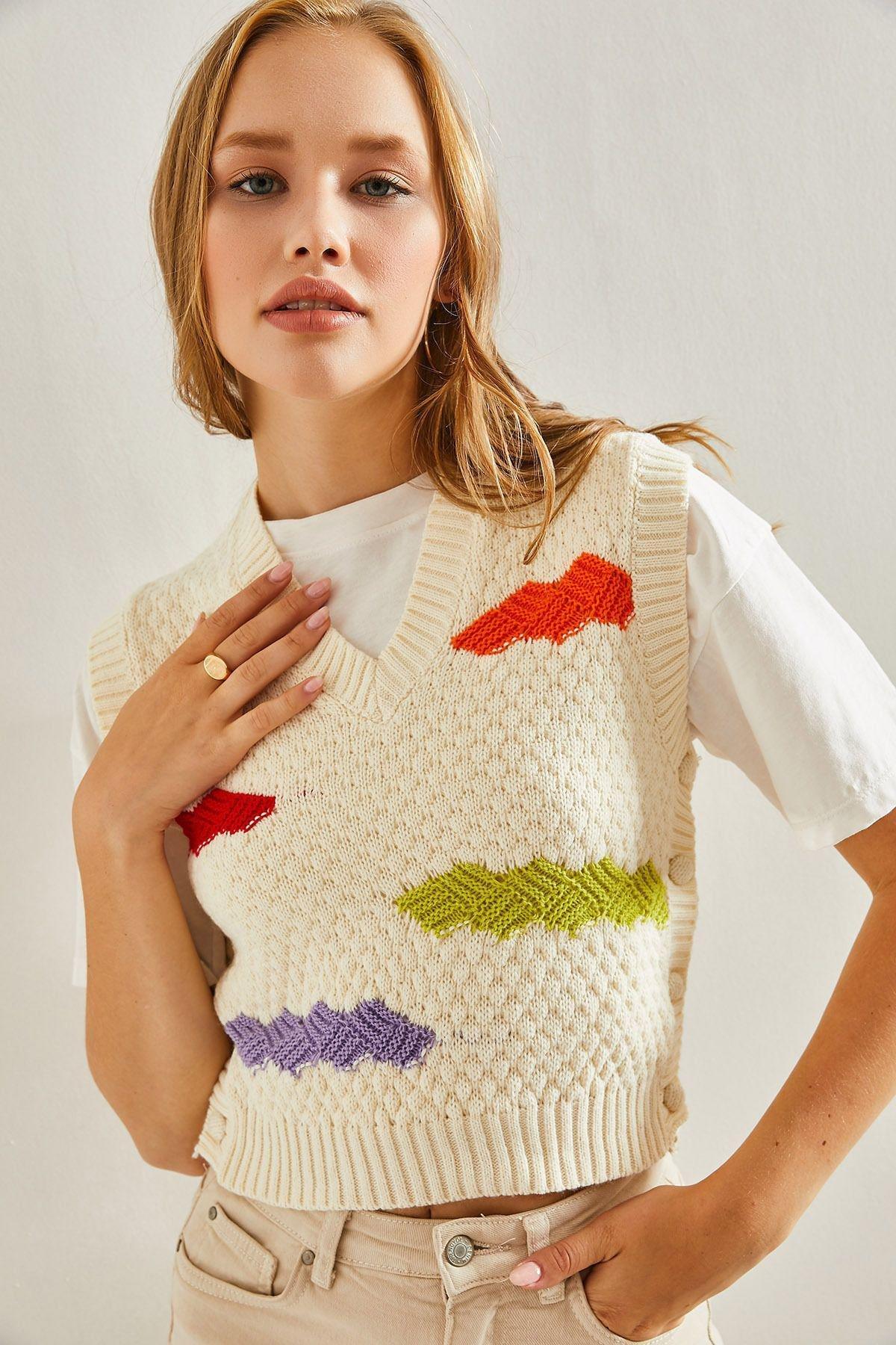 White Pieced V-Neck Sweater, Cream, large image number 0