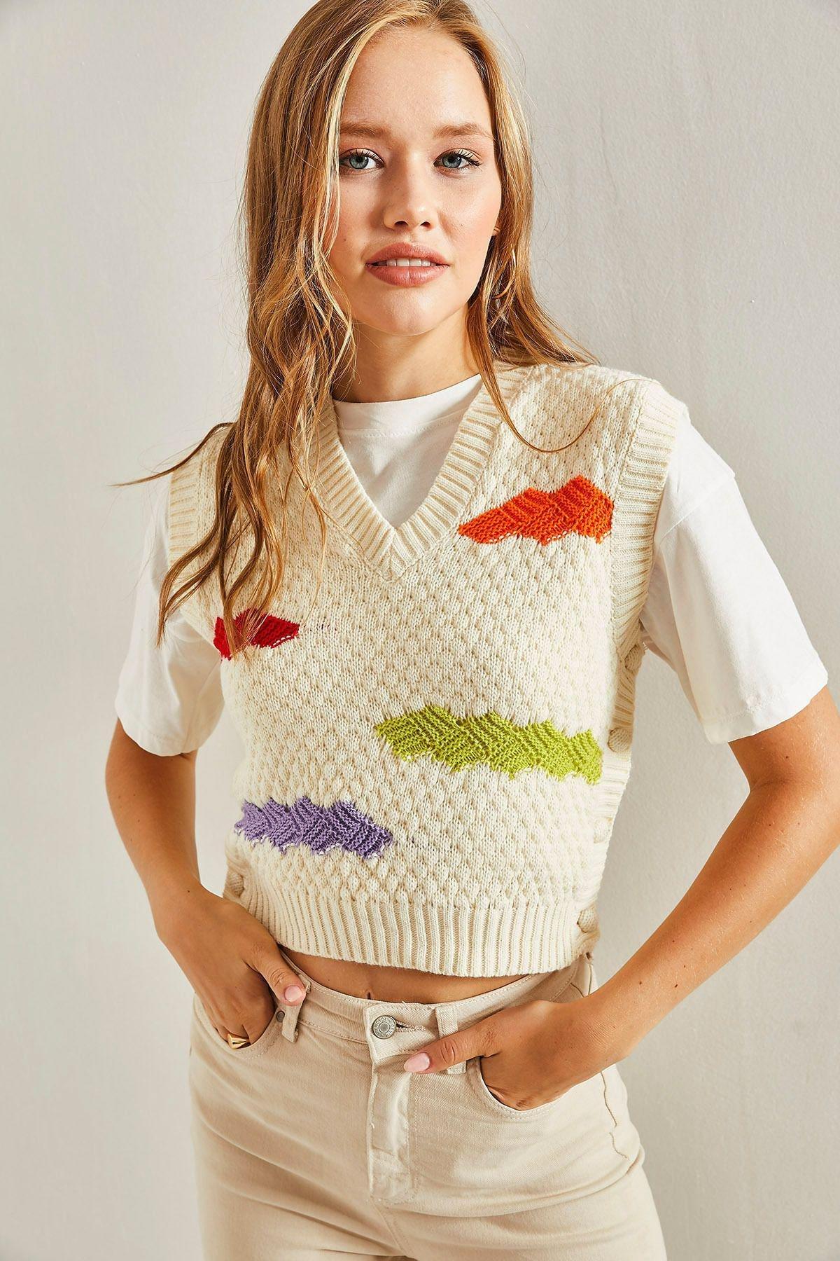 White Pieced V-Neck Sweater, Cream, large image number 2