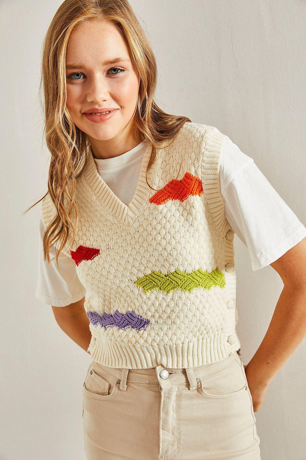White Pieced V-Neck Sweater, Cream, large image number 3