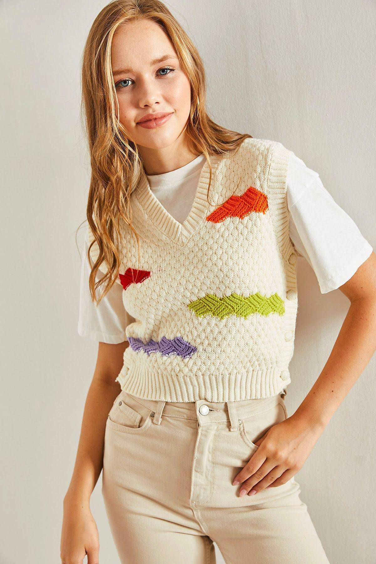 White Pieced V-Neck Sweater, Cream, large image number 4