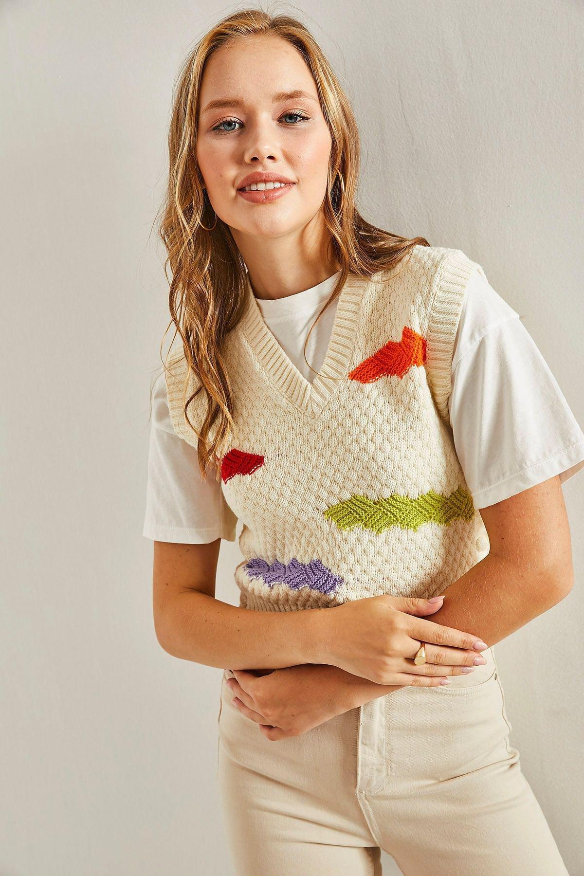 White Pieced V-Neck Sweater, Cream, large image number 5