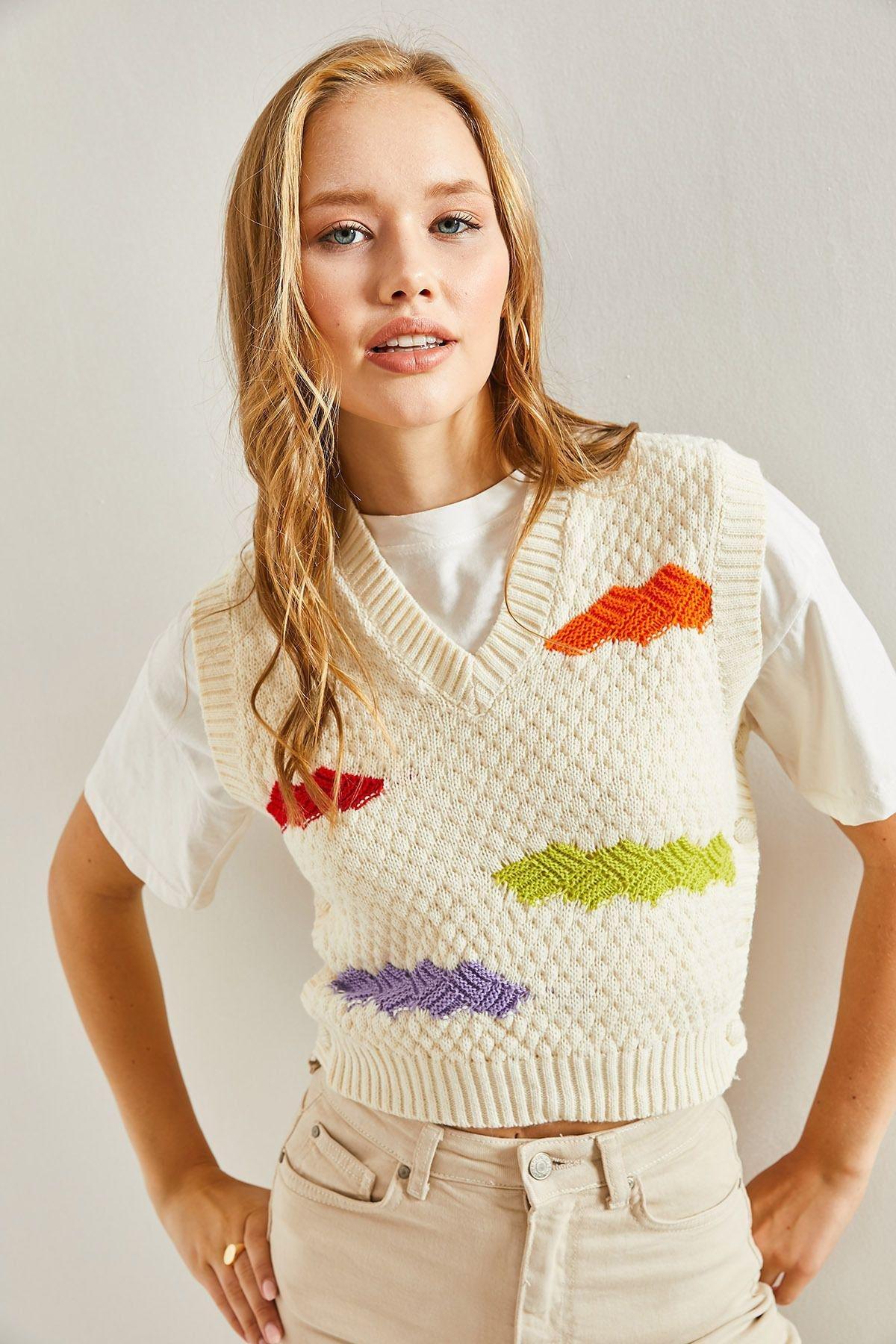 White Pieced V-Neck Sweater, Cream, large image number 6