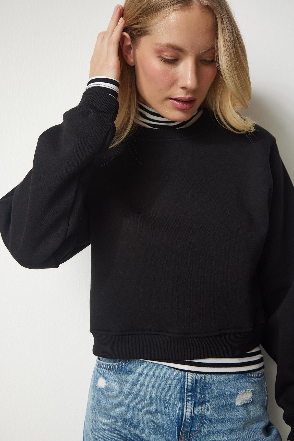 Black Shark Crop Sweatshirt, , medium