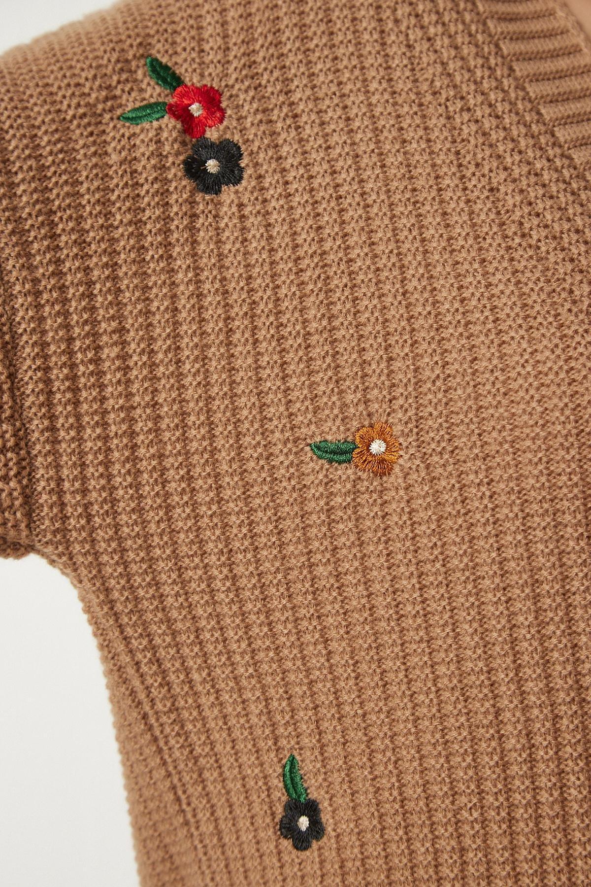 Beige Floral Embroidered Buttons Knitwear Cardigan, C101_1451, large image number 4