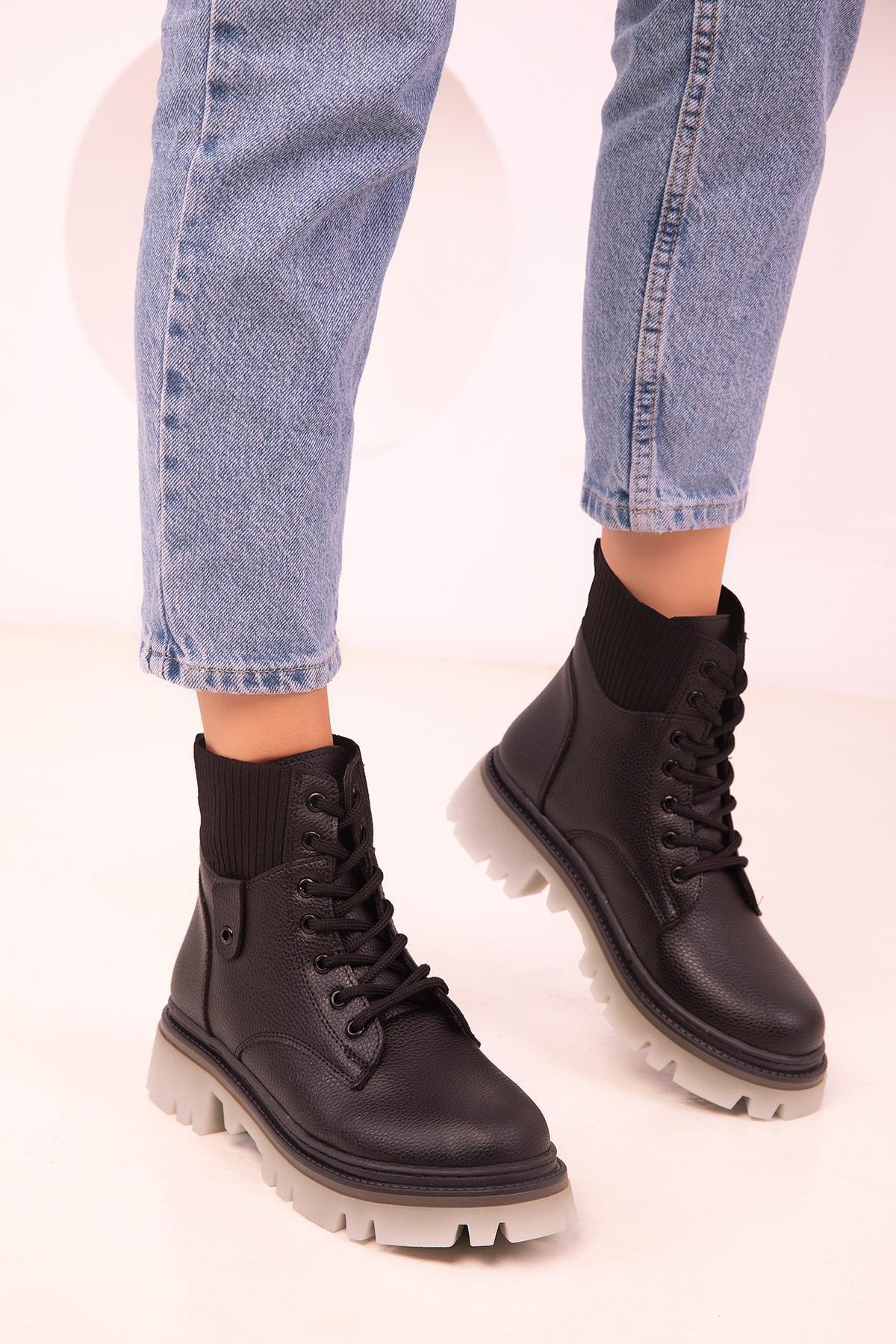 SOHO - Black Leather Lace-Up Boots