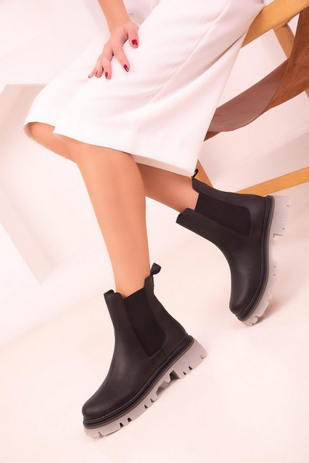 SOHO - Black Platform Ankle Boots