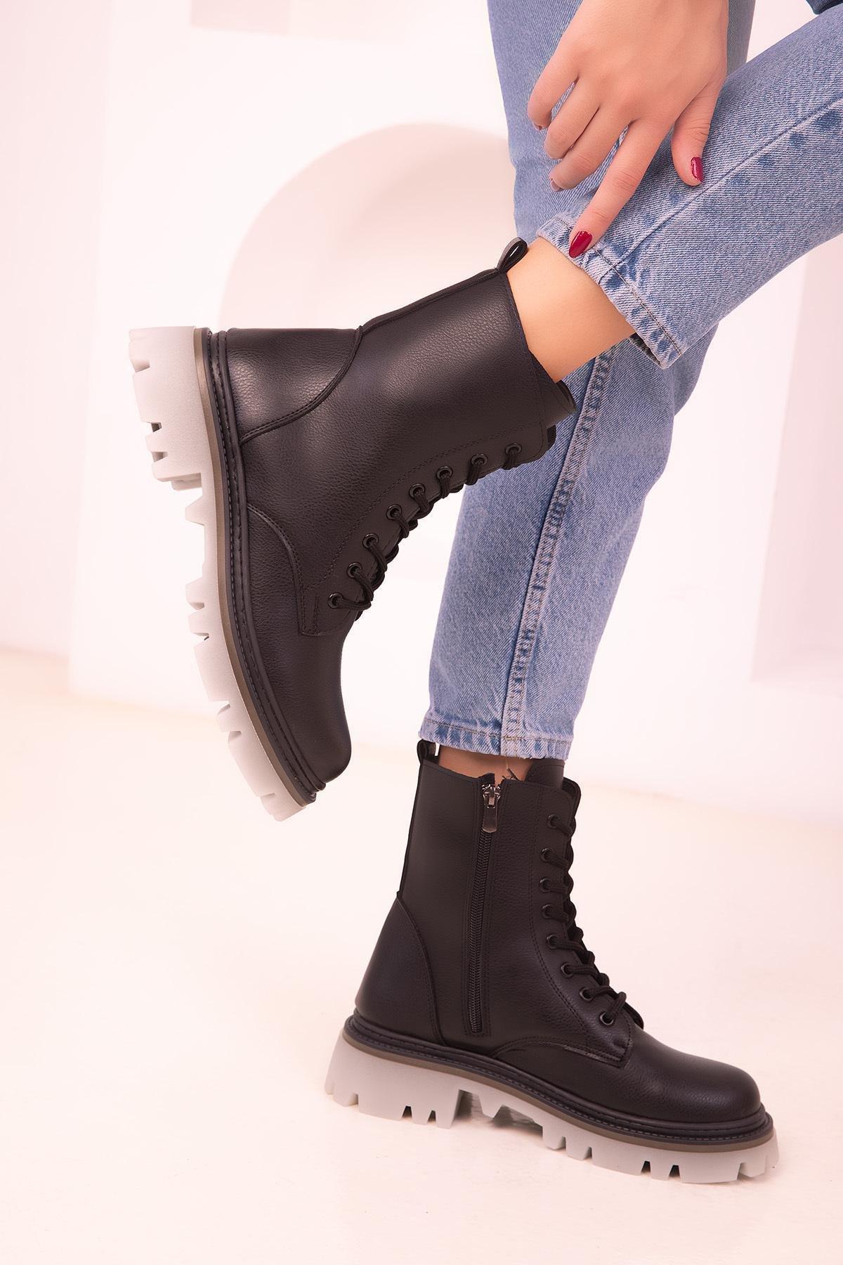 SOHO - Black Heeled Boots