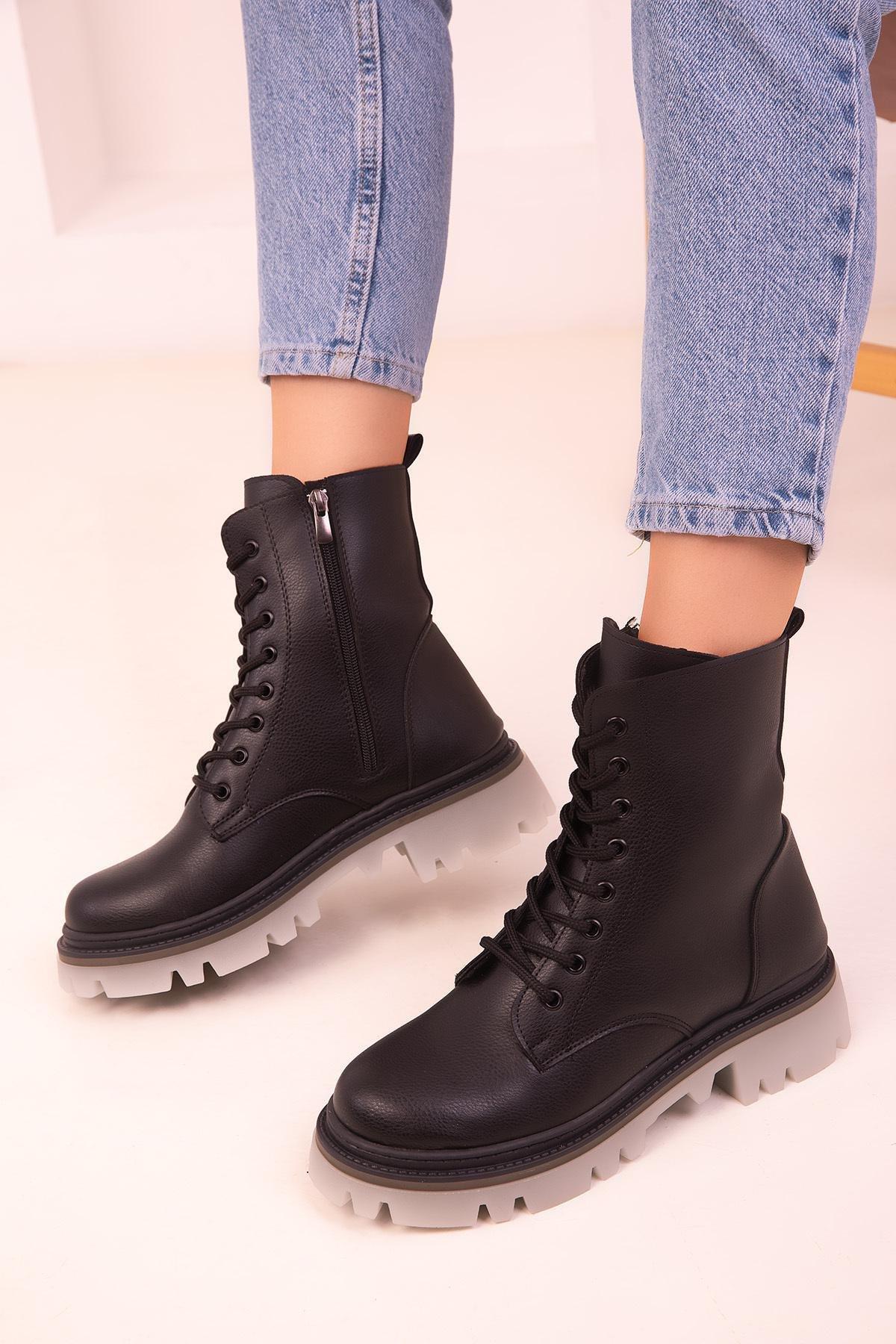 SOHO - Black Heeled Boots
