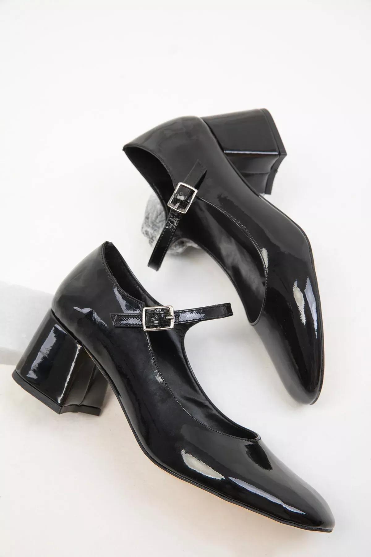 Black Patent Leather Classic Heeled Shoes, , large image number 3
