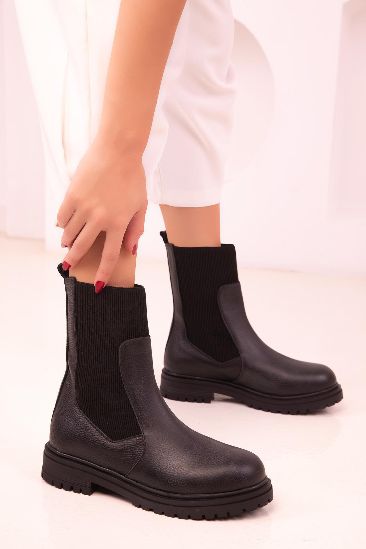 SOHO - Black Leather Boots
