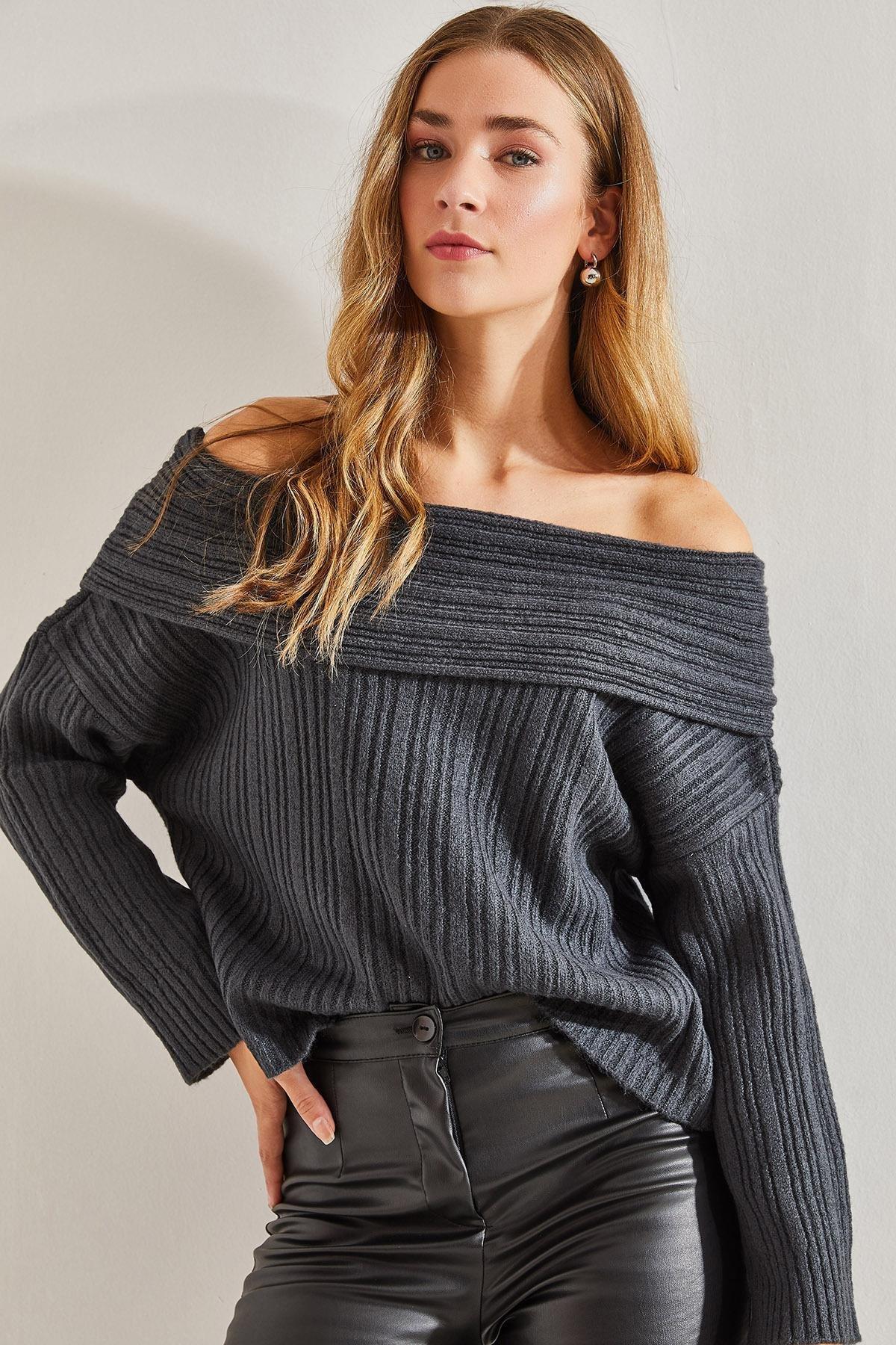 Ruffle Collar Textured Ribbed Sweater, , medium