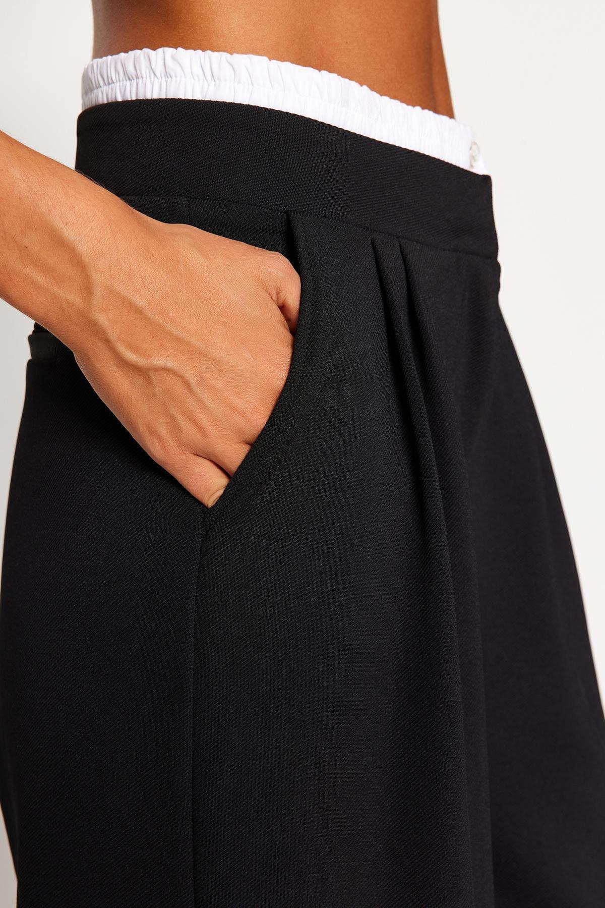 Black Wide Leg Trousers With Belt Detail, , large image number 4