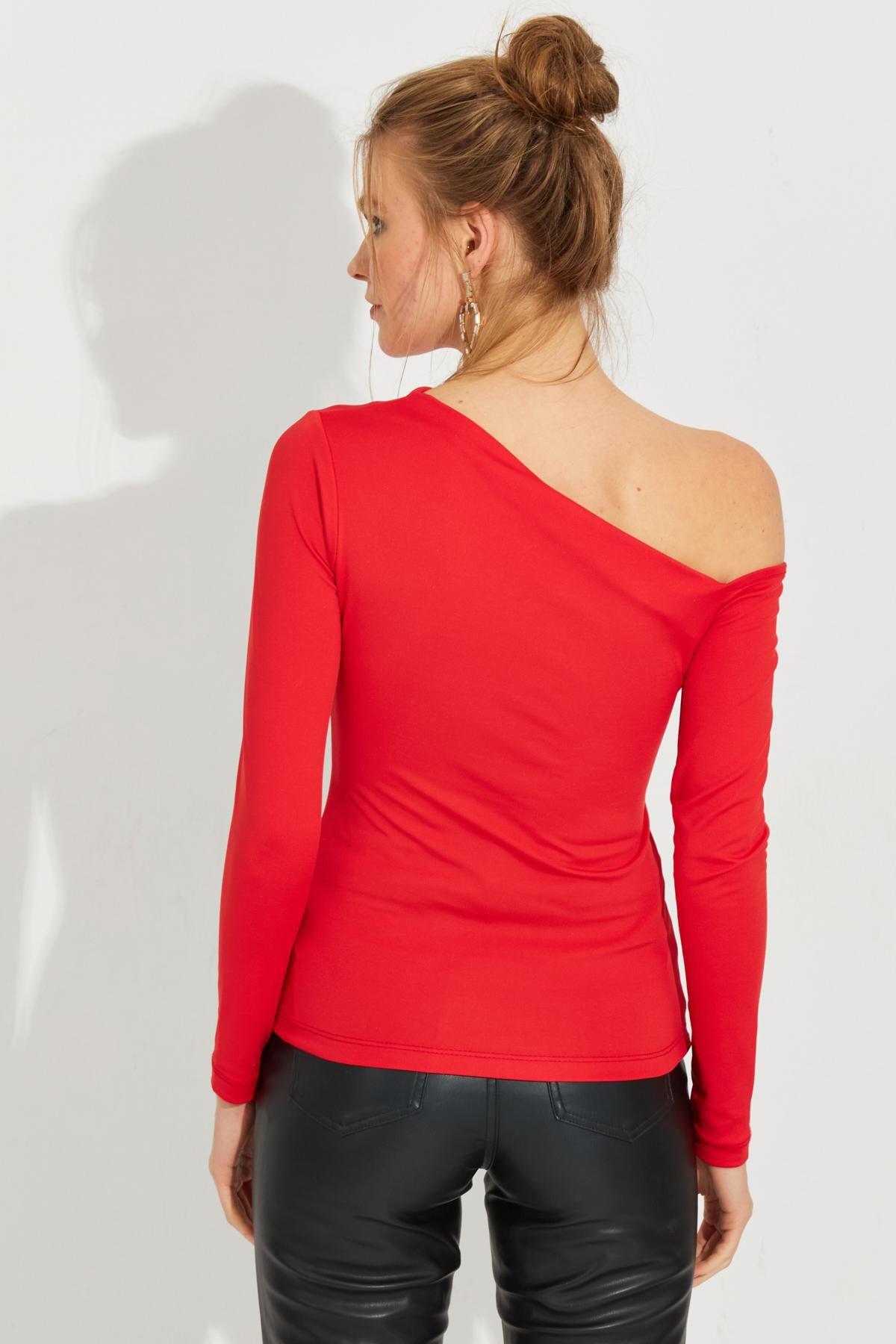 Red Asymmetric Cropped Blouse, , large image number 3