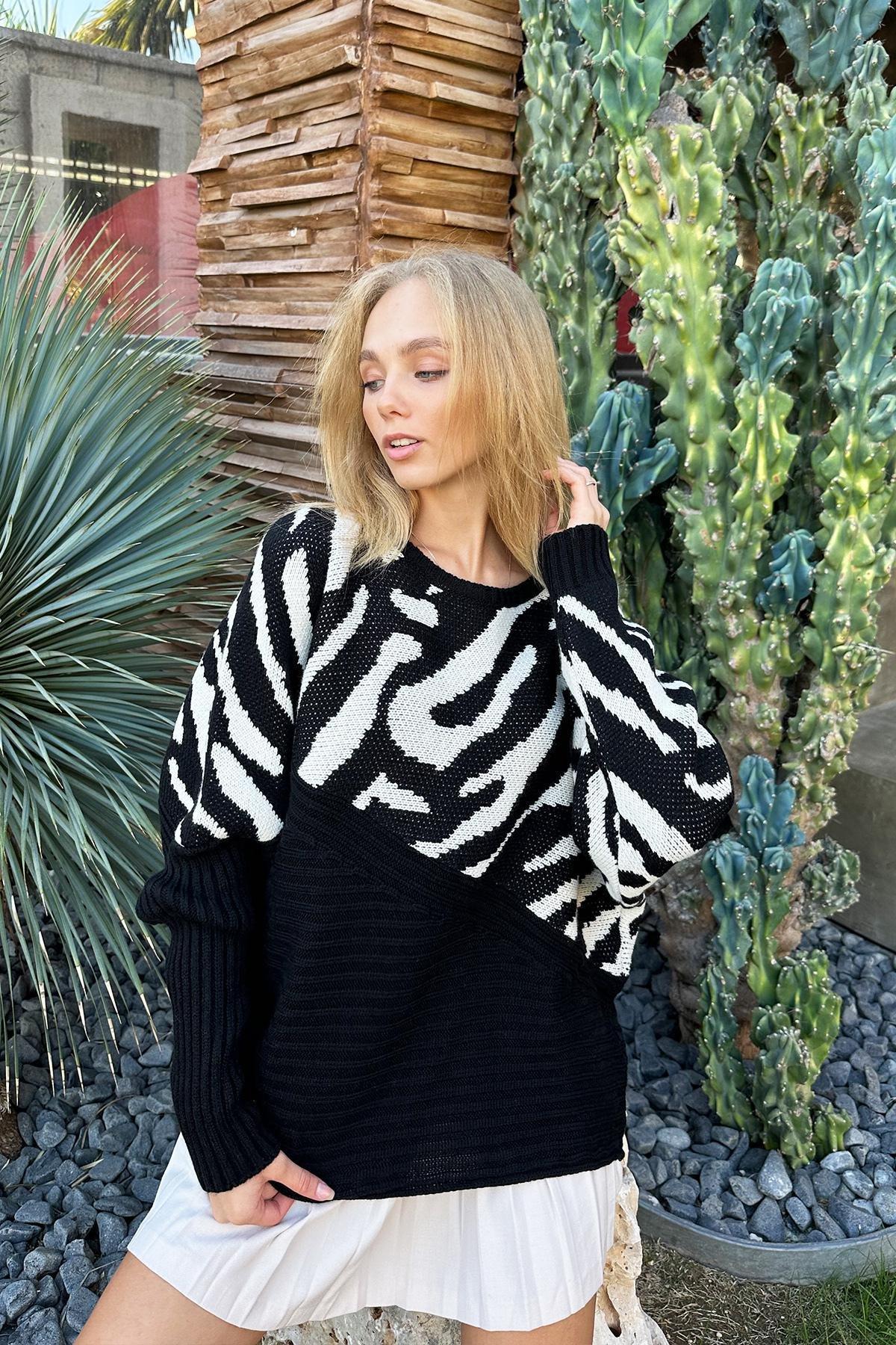 Black Boat Neck Pattern Winter Sweater, C101_30, large image number 2