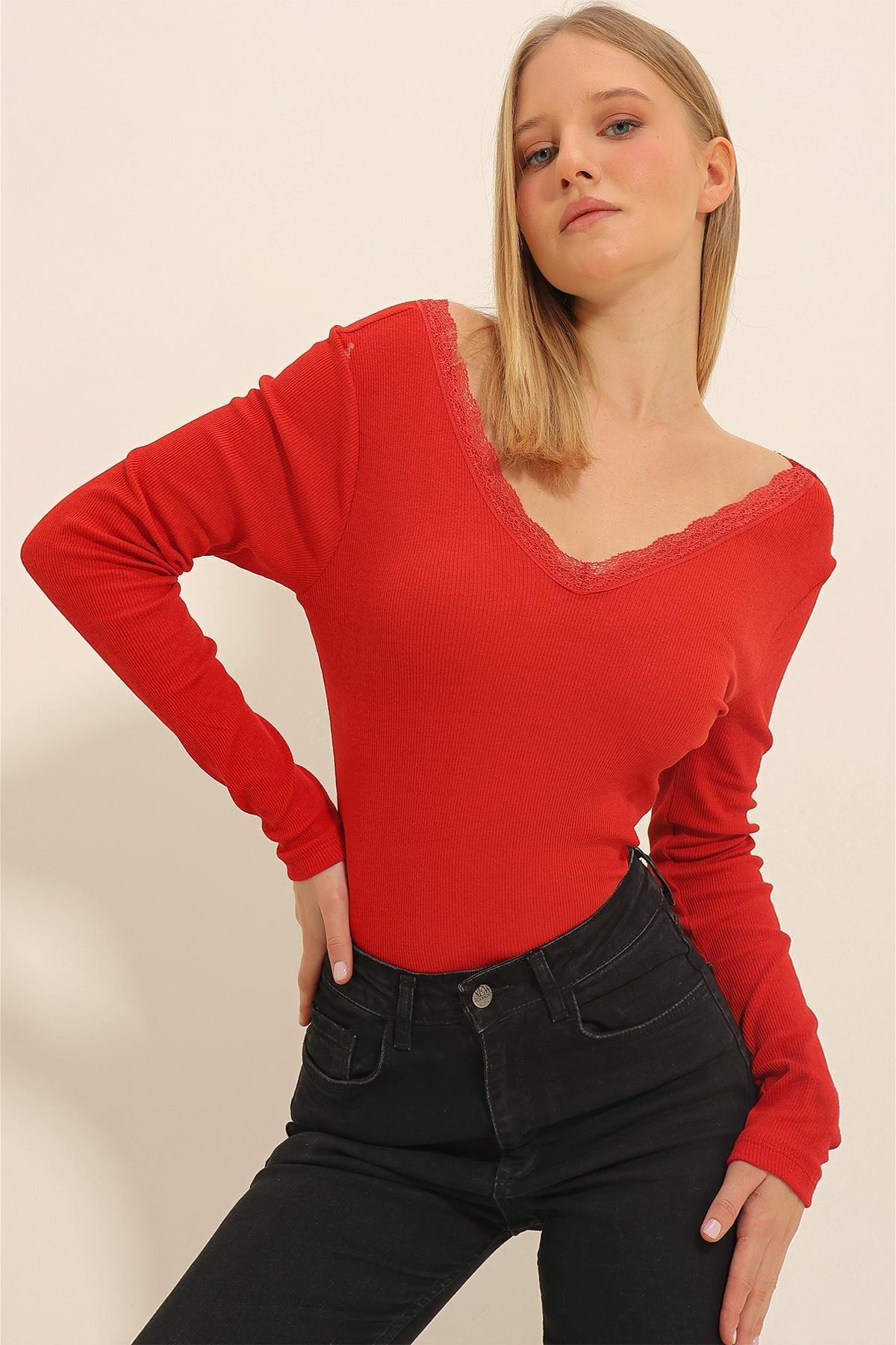 Red Plain Blouse, , large image number 2