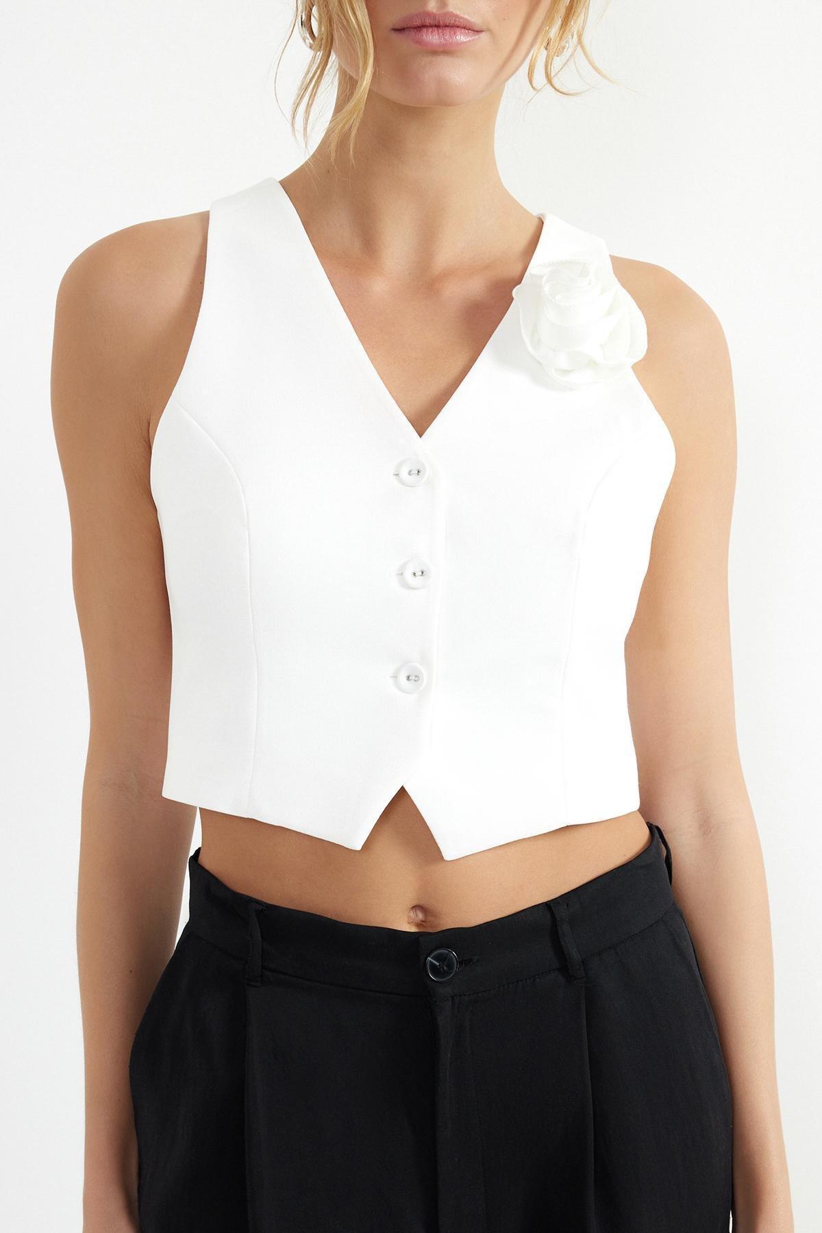 Cream Fitted Rose Detailed Woven Vest, , large image number 3