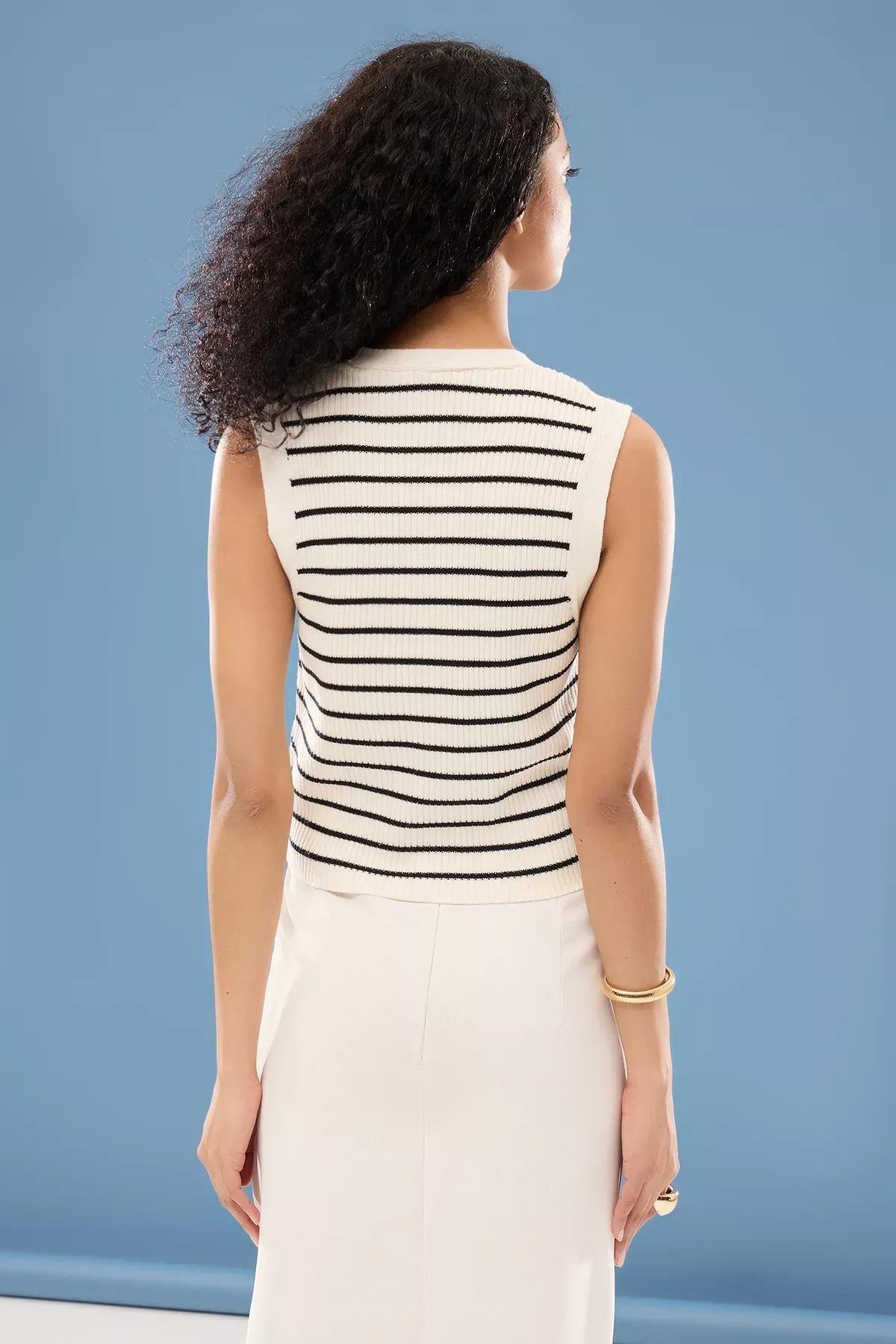 Beige Crop Yarn Vest, C101_1635, large image number 4