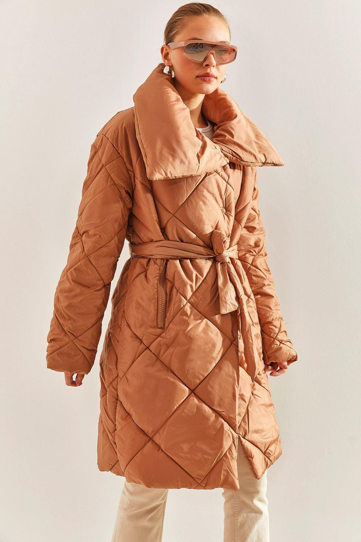 Black Diamond Pattern Oversize Puffer Coat, Tan, large image number 4