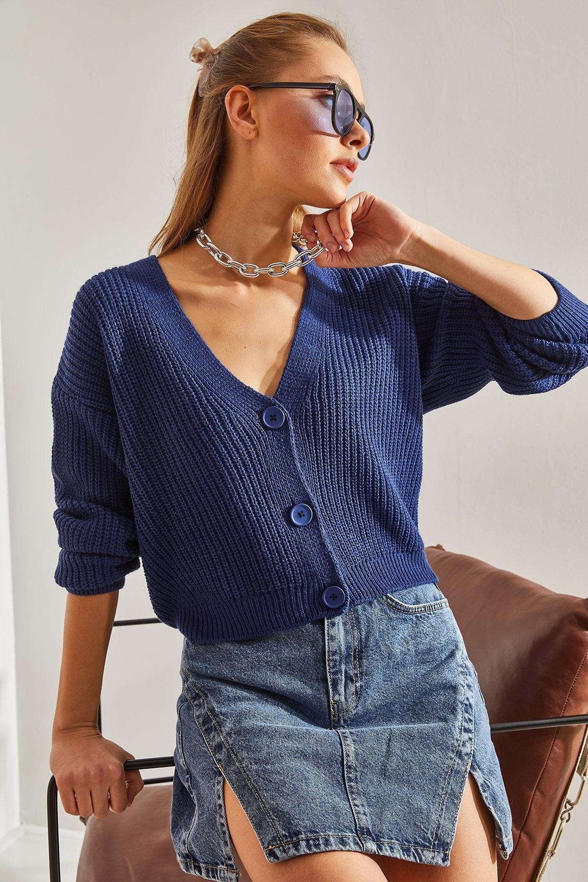 Navy Three-Button Knitted Cardigan, Navy blue, large image number 3