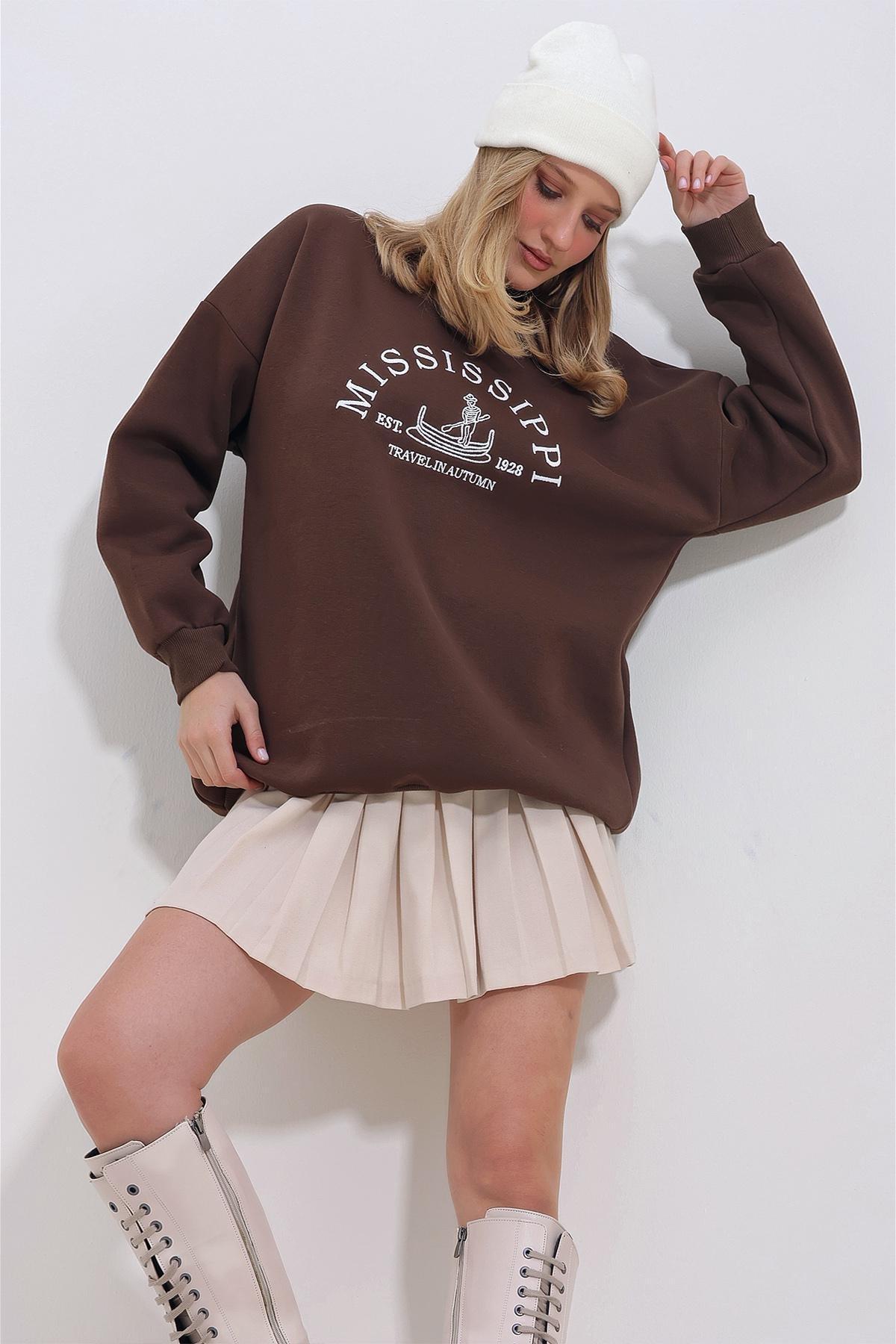 Alacati - Brown Crew Neck Embroidered Oversized Sweatshirt