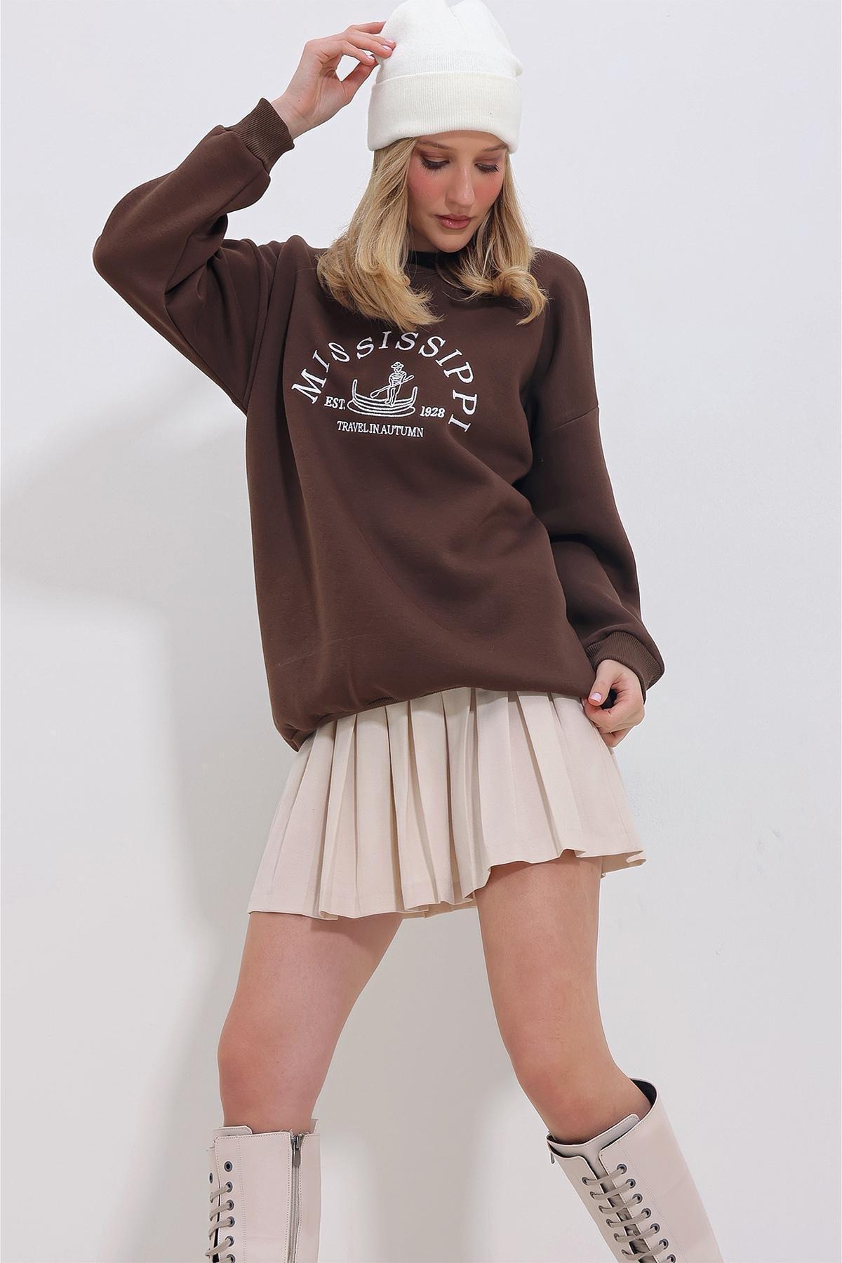 Alacati - Brown Crew Neck Embroidered Oversized Sweatshirt