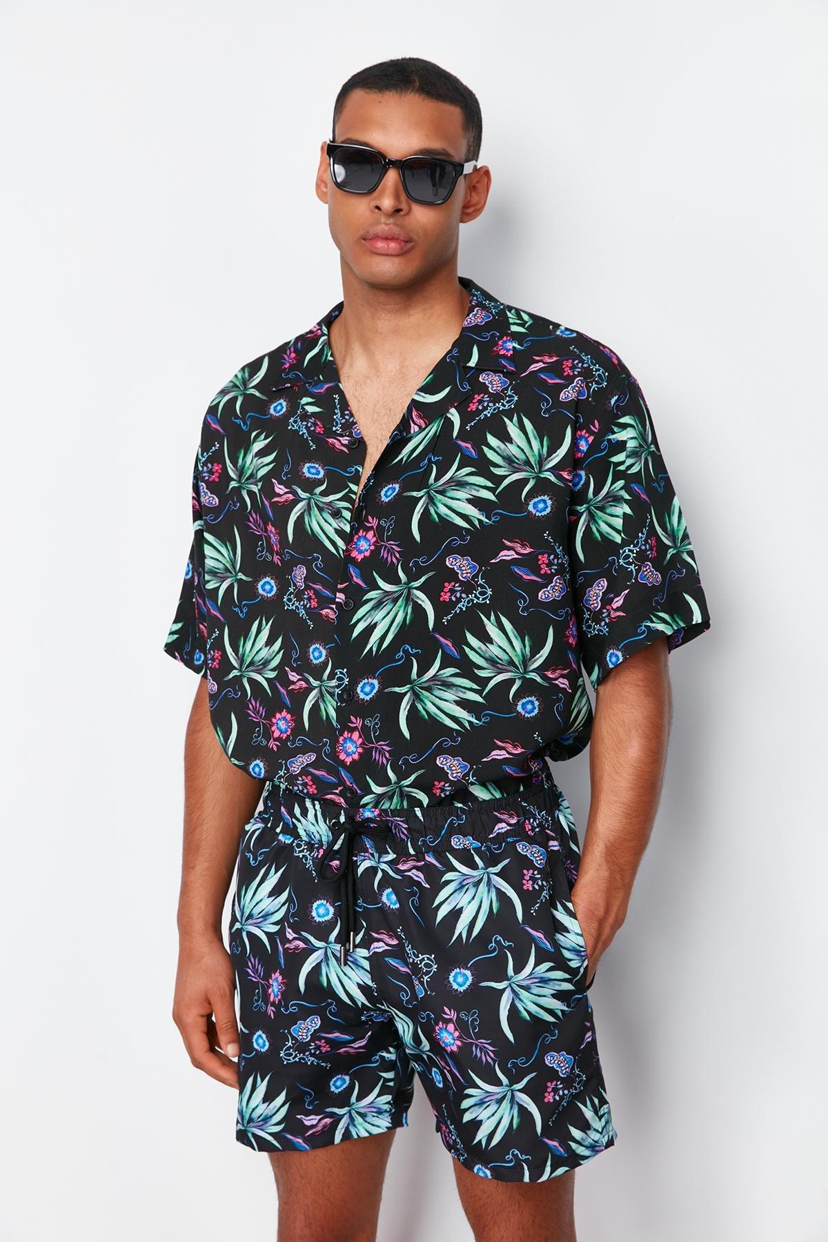 Black Standard Fit Floral Patterned Swim Shorts TMNSS24DS00010, single, C101_5720, large image number 4
