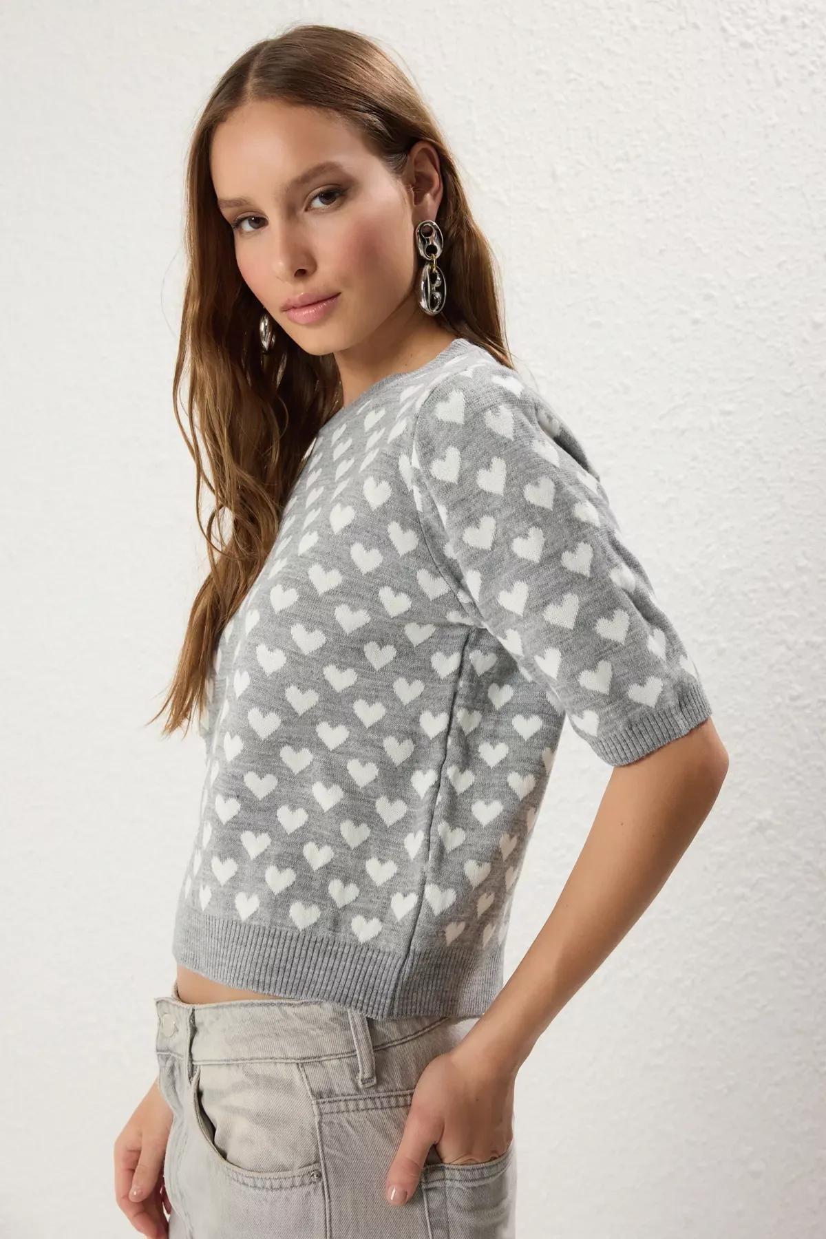 Grey Crew-Neck Heart Knit Sweater, C101_1653, large image number 1